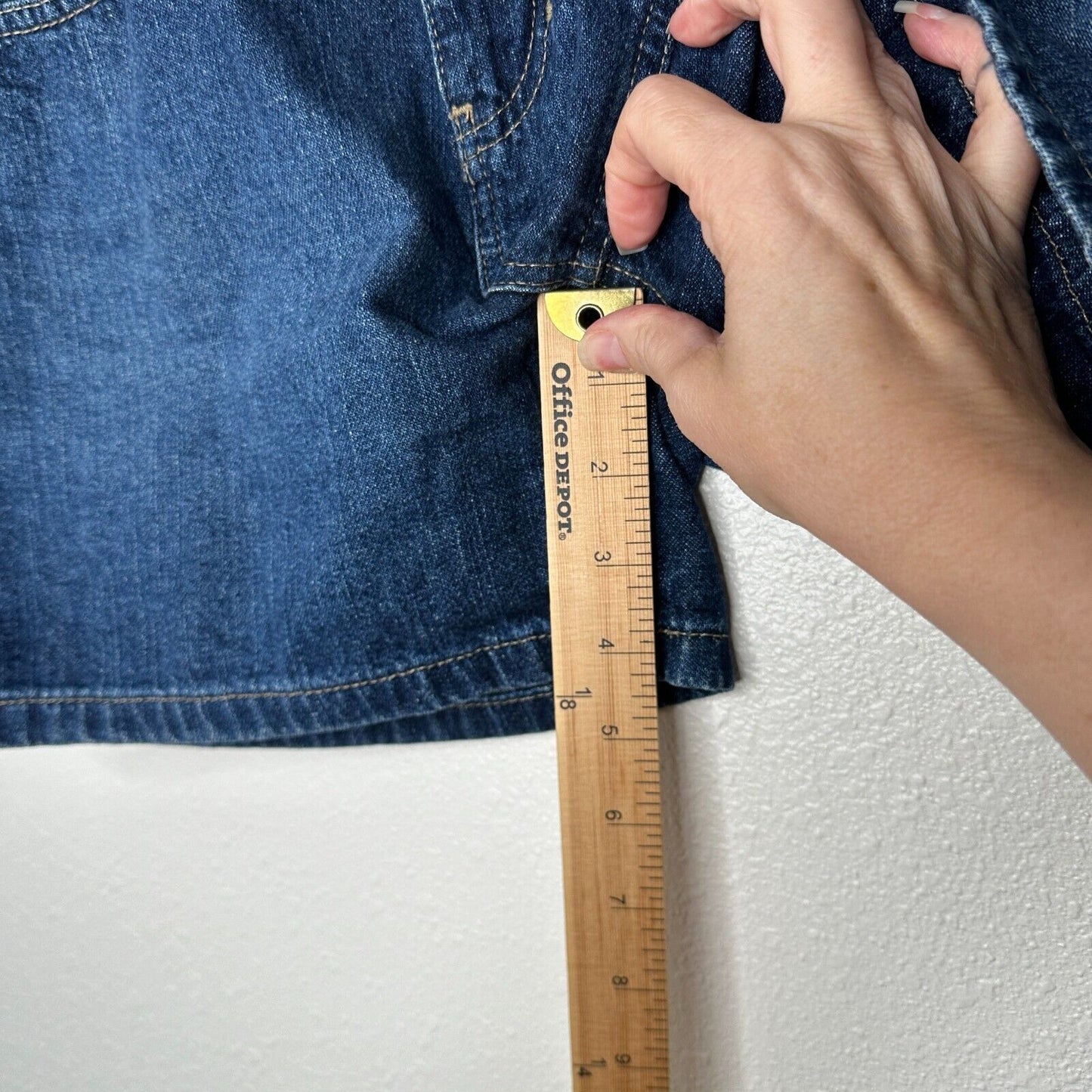Tommy Hilfinger Medium Blue Wash Mid Rise Boyfriend Jean Shorts Y2K Flag Logo 4