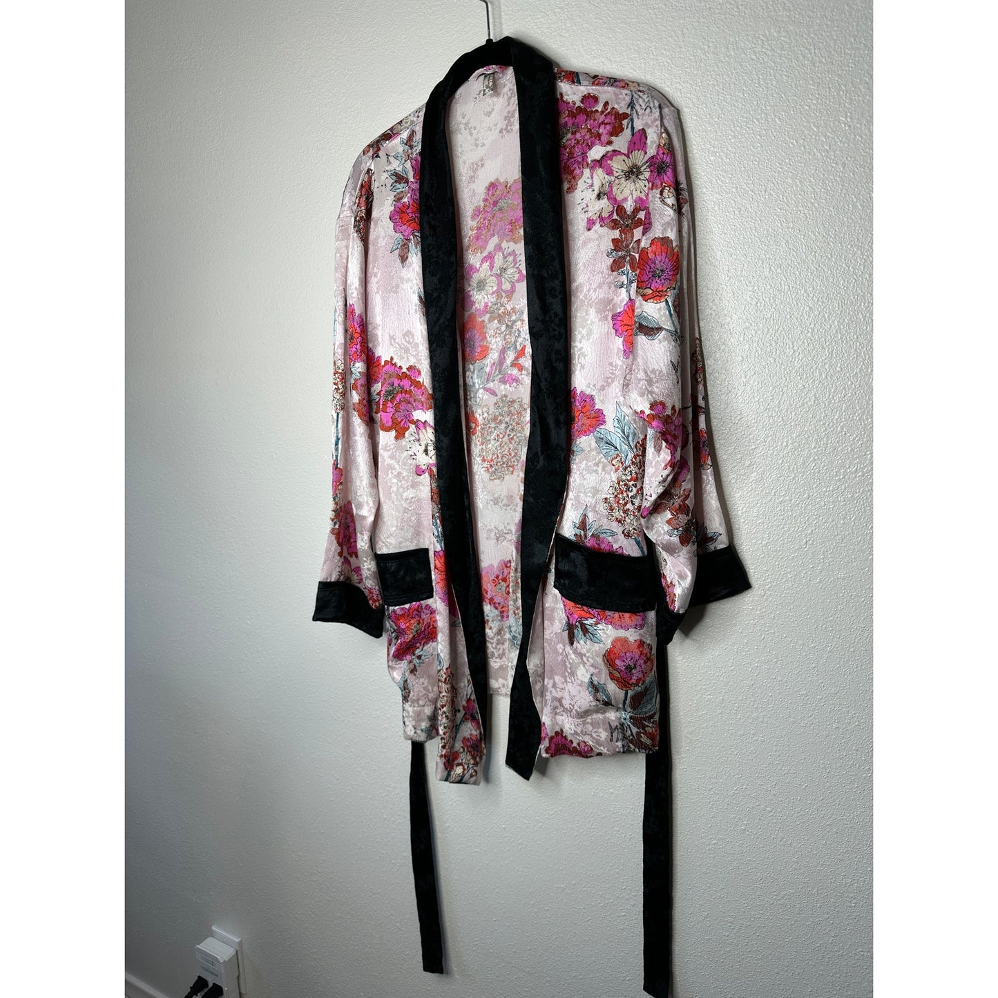 Free People Intimately Pale Pink Cream Multicolor Floral Asian Kimono Bathrobe XS