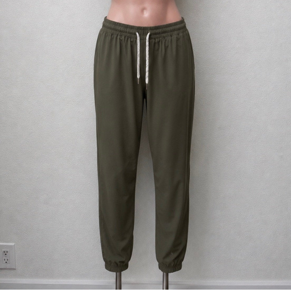 Vuori Weekend Jogger Kale Olive Green Stretch Travel Pants Women's US S