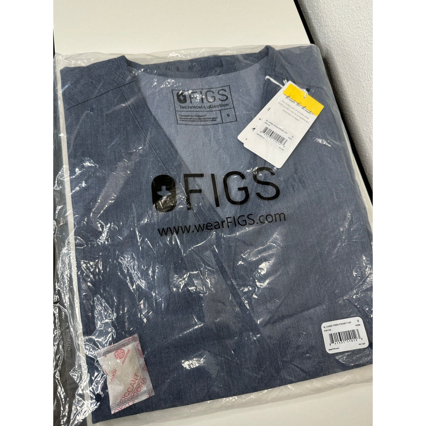 NWT Blue Denim Casma 3 Pocket Classic Fit V-Neck Scrub Top S