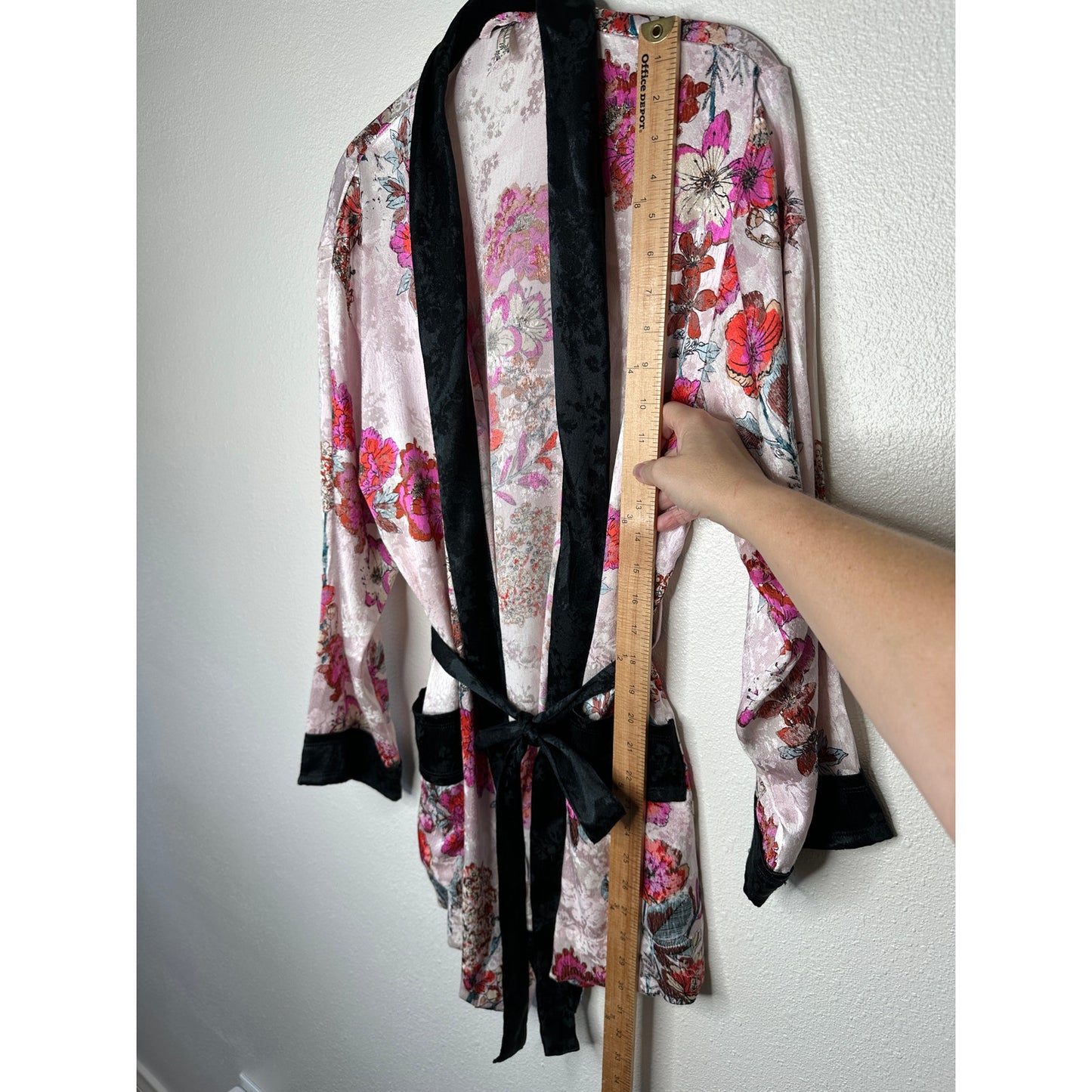 Free People Intimately Pale Pink Cream Multicolor Floral Asian Kimono Bathrobe XS