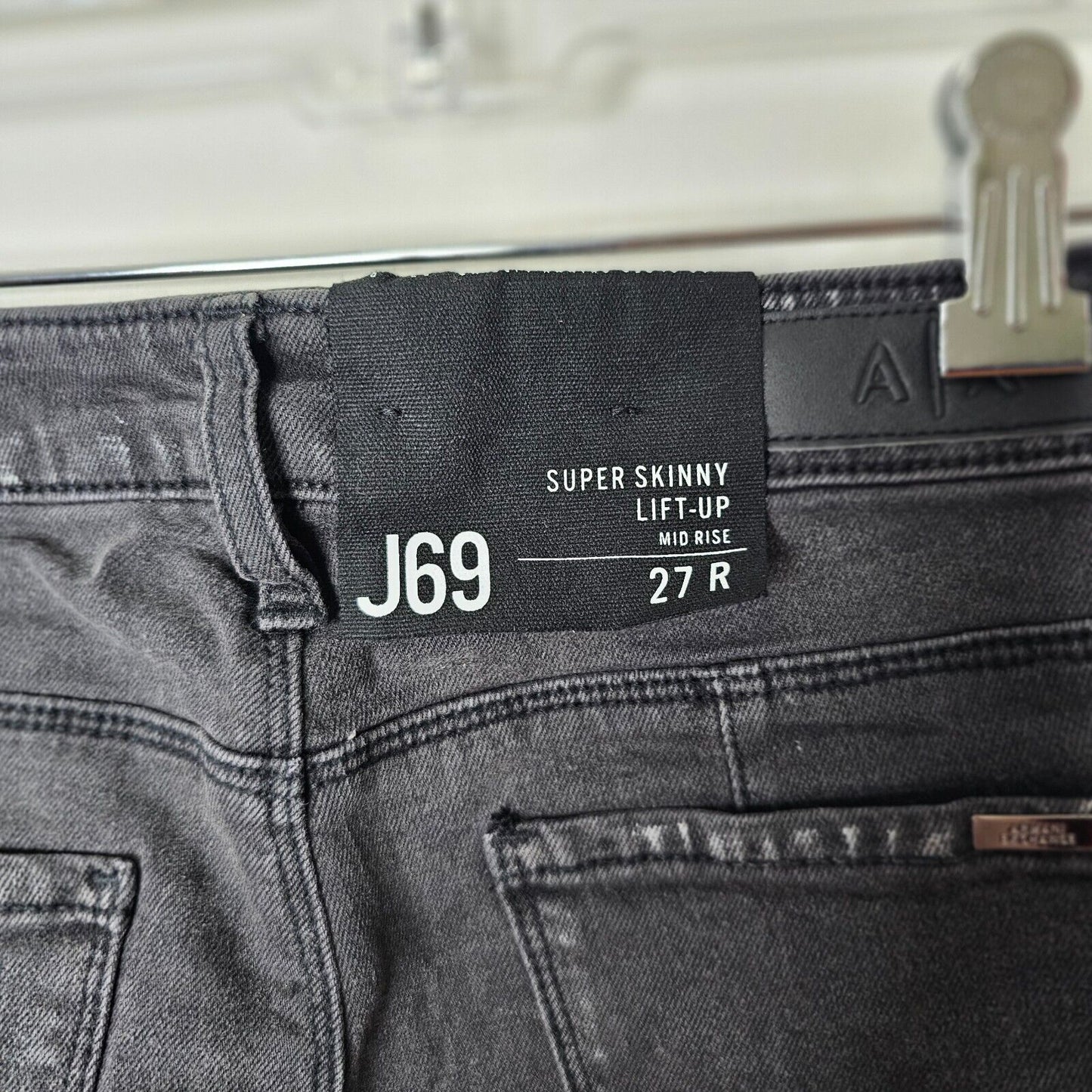 NWOT Armani Exchange J69 Super Skinny Lift Up Mid-Rise Dark Gray Jeans 27