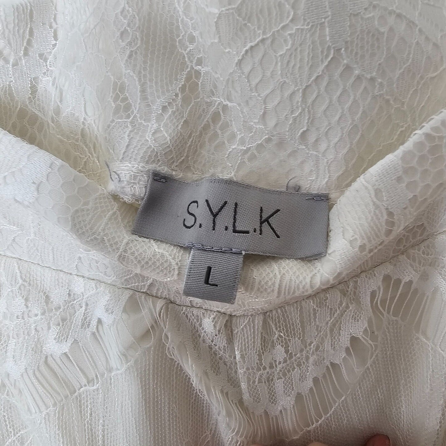 S.Y.L.K. Ivory Sheer Lace Raw Hem Elastic Waistband Lined Short Shorts L