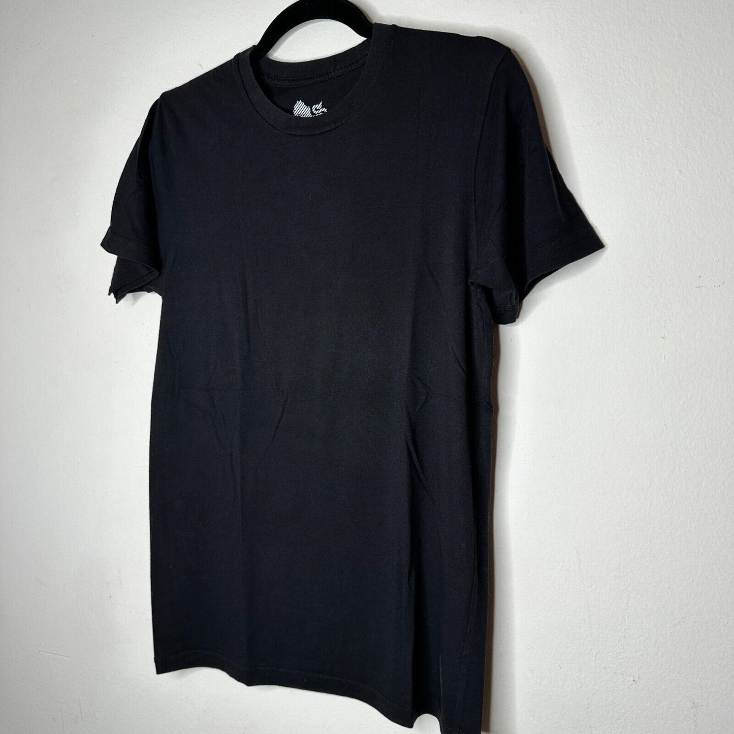 Singhalife Solid Black Short Sleeve Round Neck Tee Embroidered Logo Med