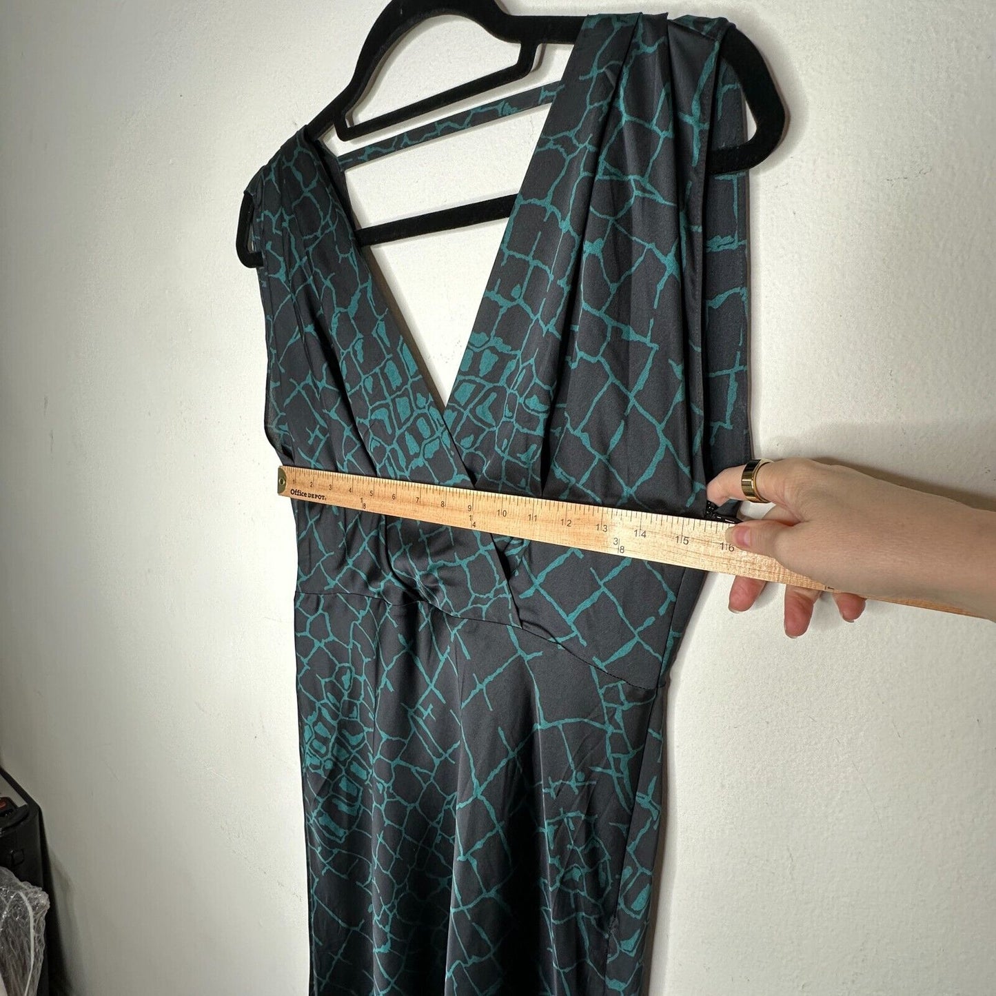 REISS Bebe Black & Green Print Flowy Maxi Sleeveless Deep V-Neck Front & Back 8