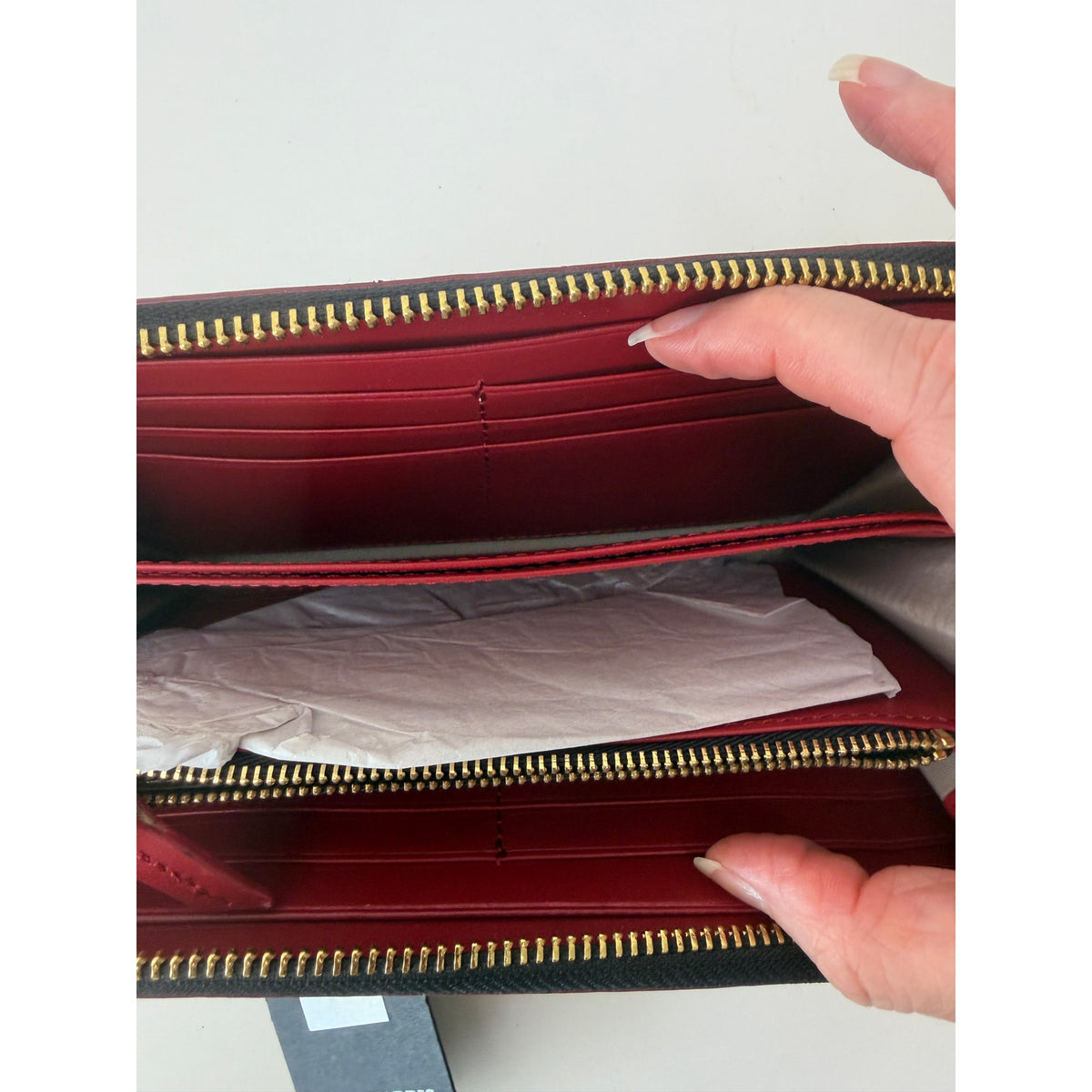 NWT Olivia Harris Gahan Black Zip Wallet Women's