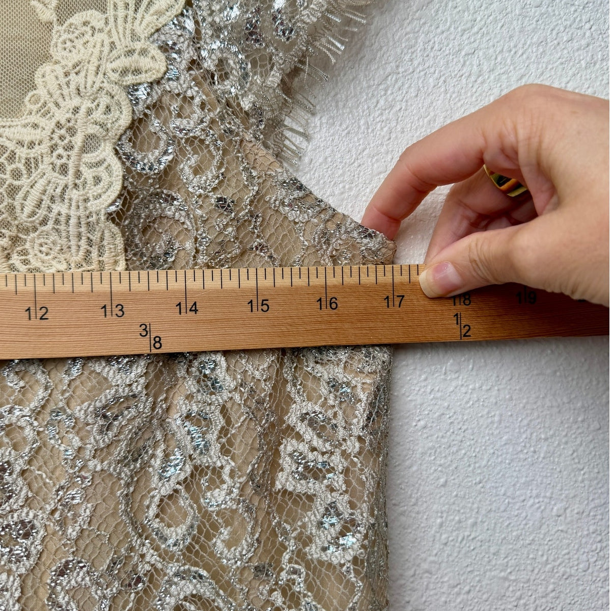 HD in Paris Metallic Silver Floral Lace Cap Sleeve Blouse Women's US 2