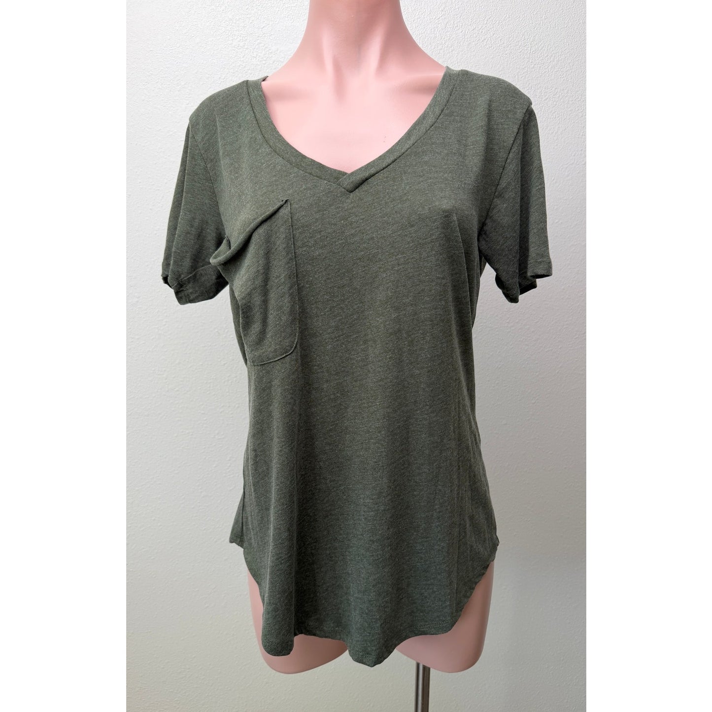 NWT William B Olive Pocket V Neck Tee Womens S