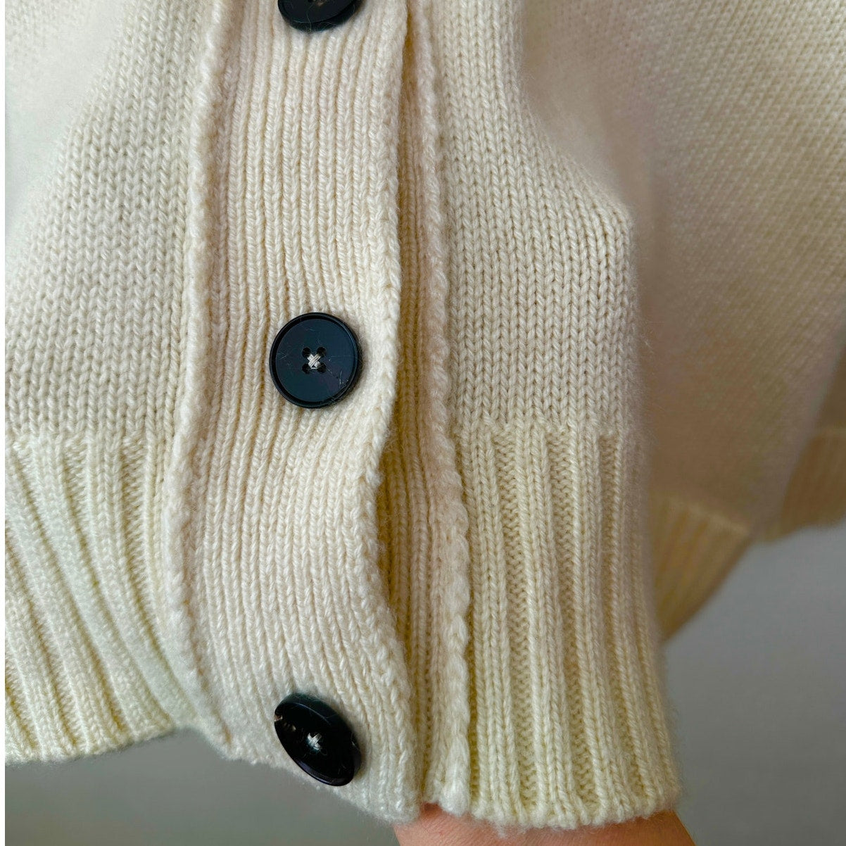 Jil Sander Cream V-Neck Button Long Sleeve Knit Sweater 40 / 8