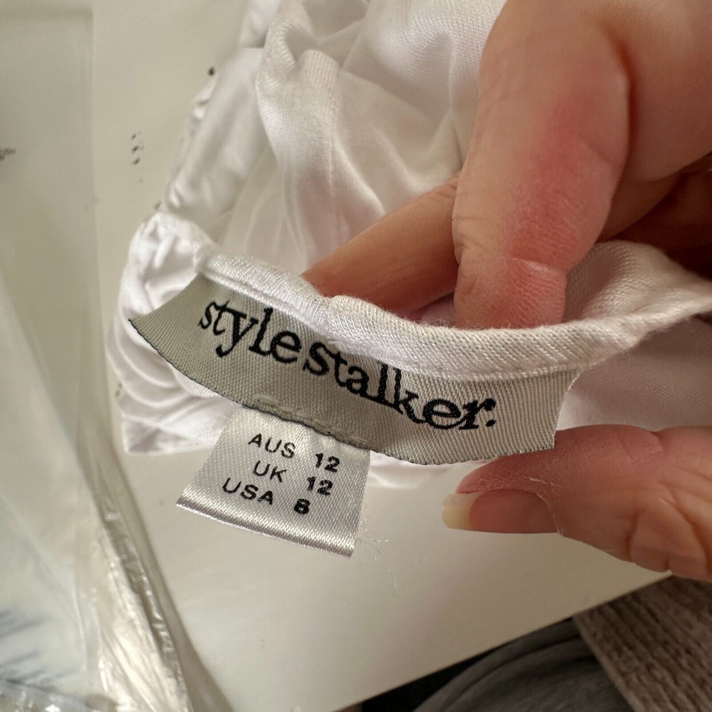 RARE Stylestalker White Sleeveless Crew Neck Cross Twisted Open Back Tee Size 8