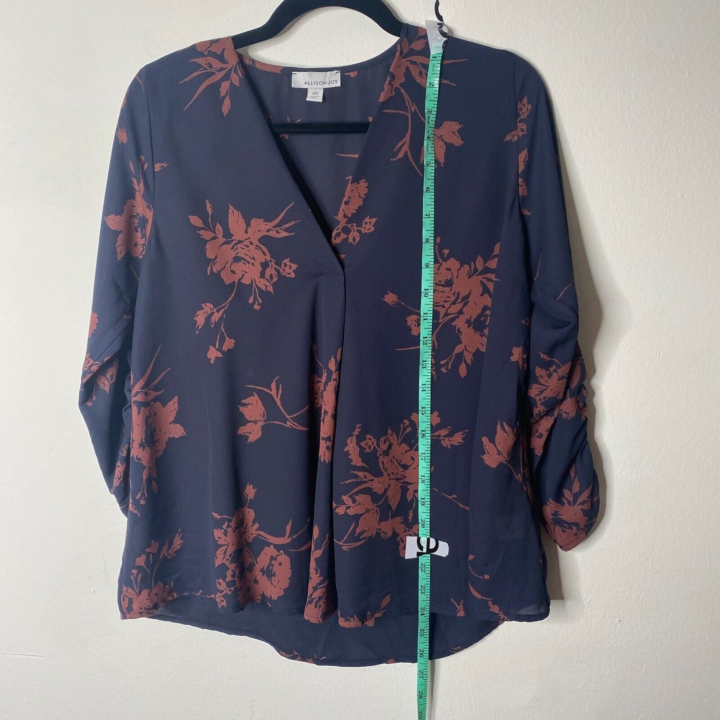 Evereve Allison Joy Alexa Crossover Top Navy & Brown Floral 3/4 Sleeve VNeck XS