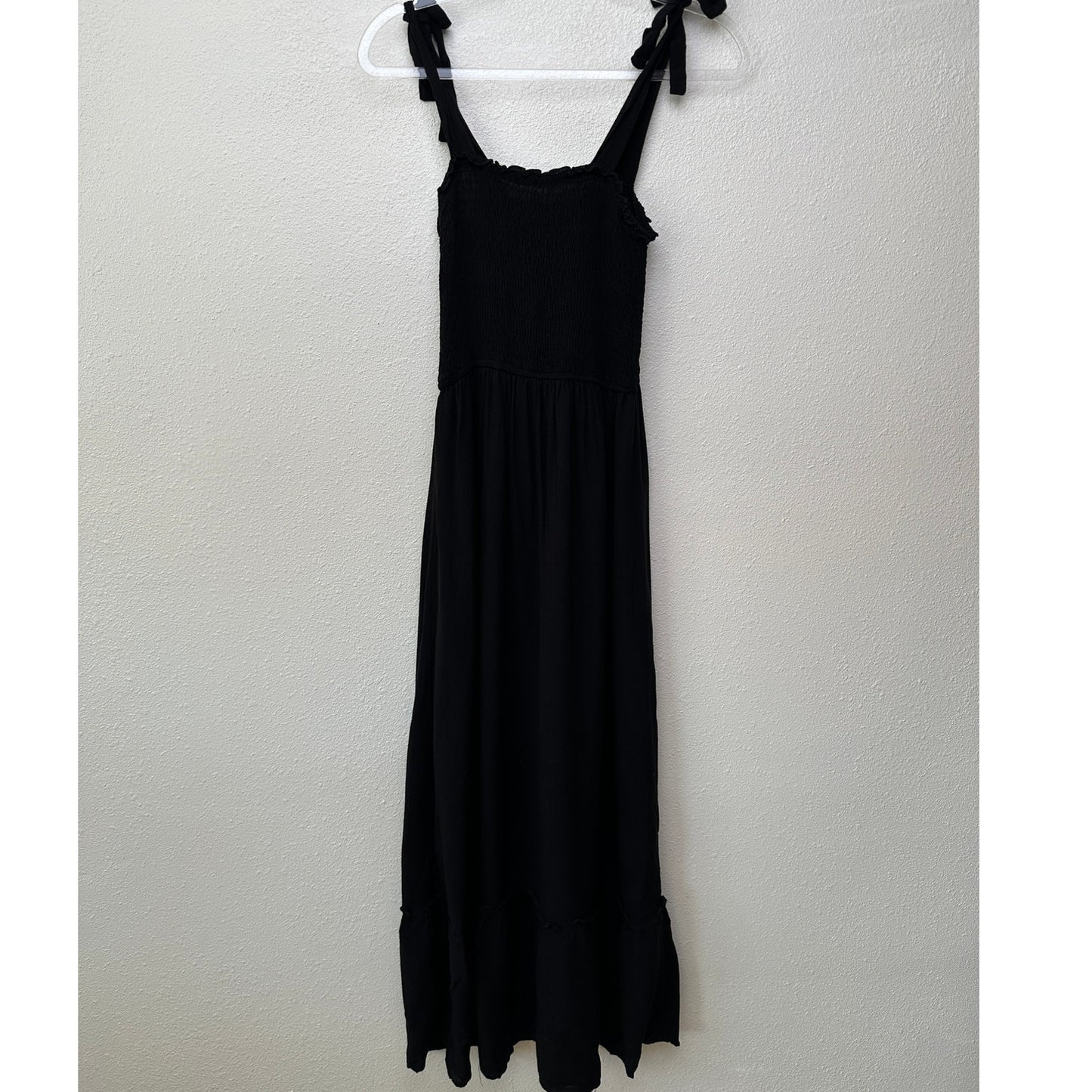 Zesica Women’s Black Tie-Strap Smocked Maxi Dress US S