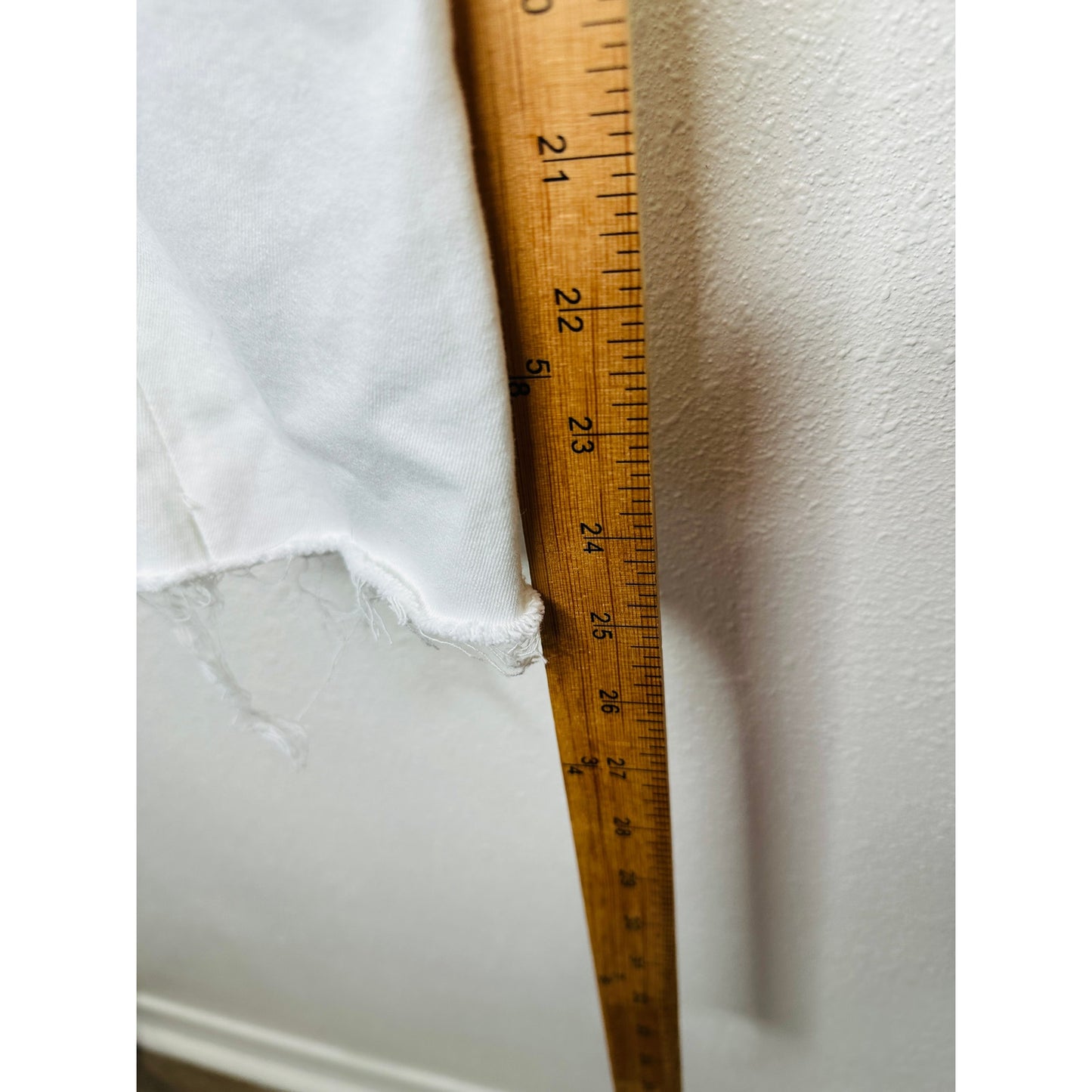 7 For All Mankind White Distressed Raw Hem Gwenevere Jeans 30