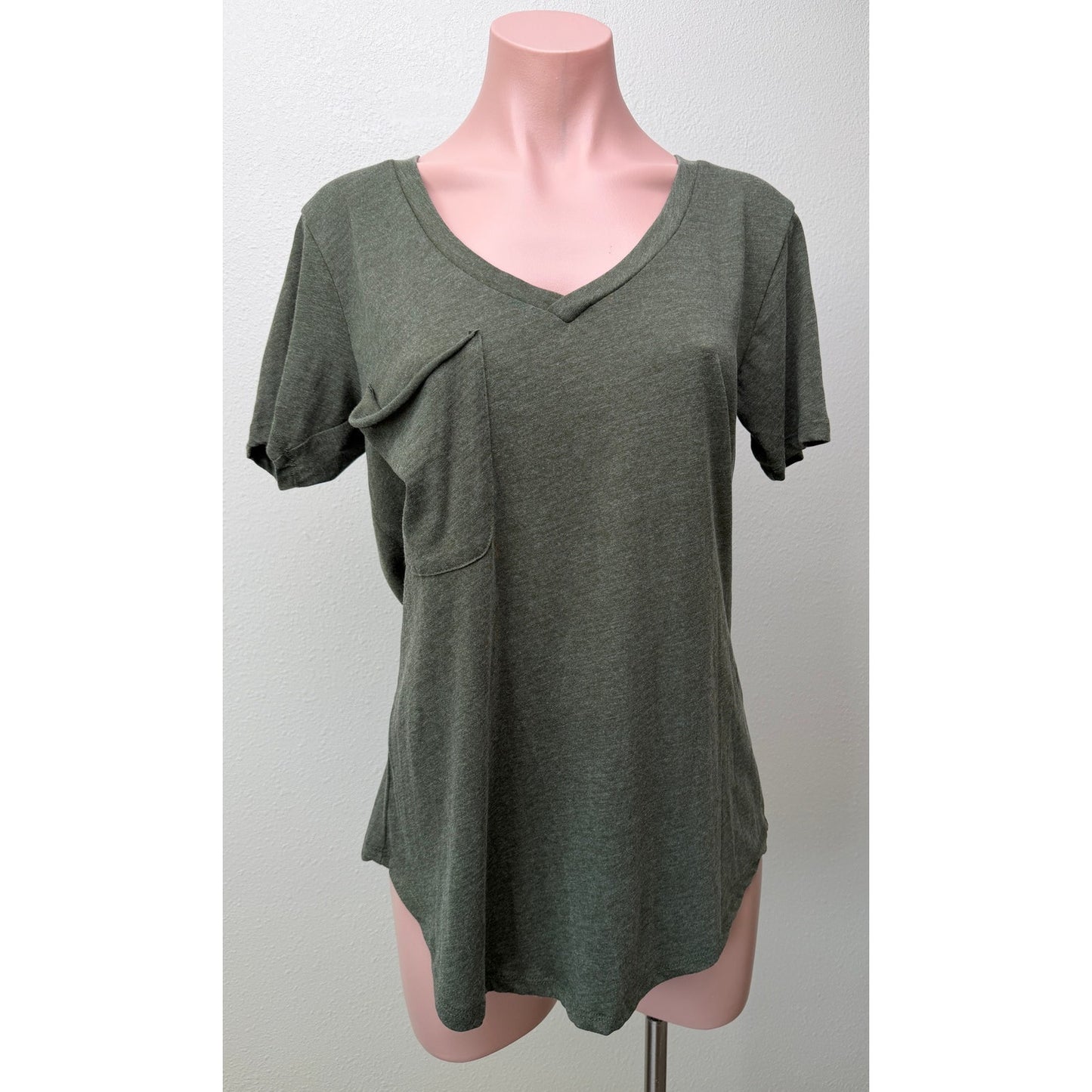 NWT William B Olive Pocket V Neck Tee Womens S