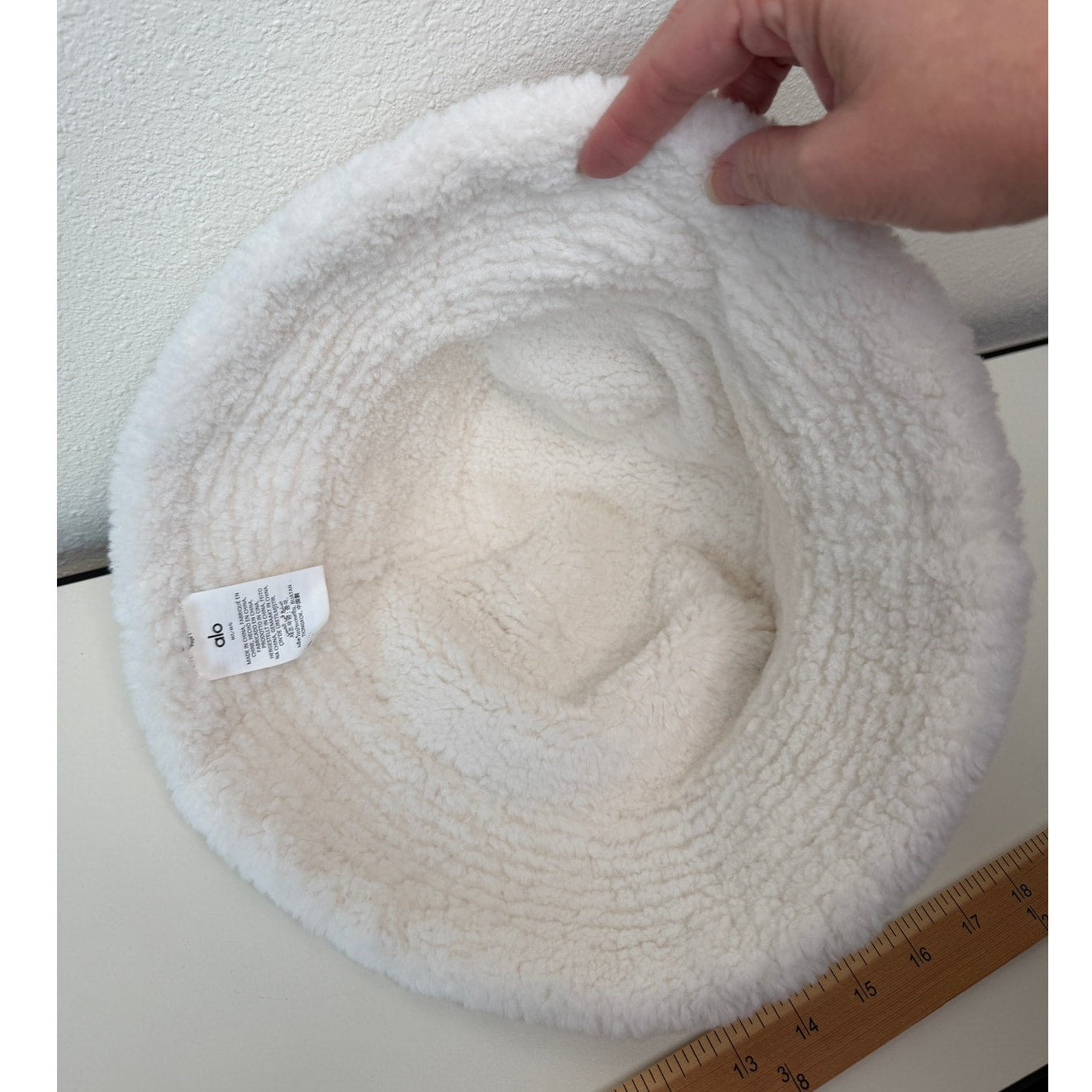 Alo Yoga Ivory Winterfun Bucket Hat Women M/L