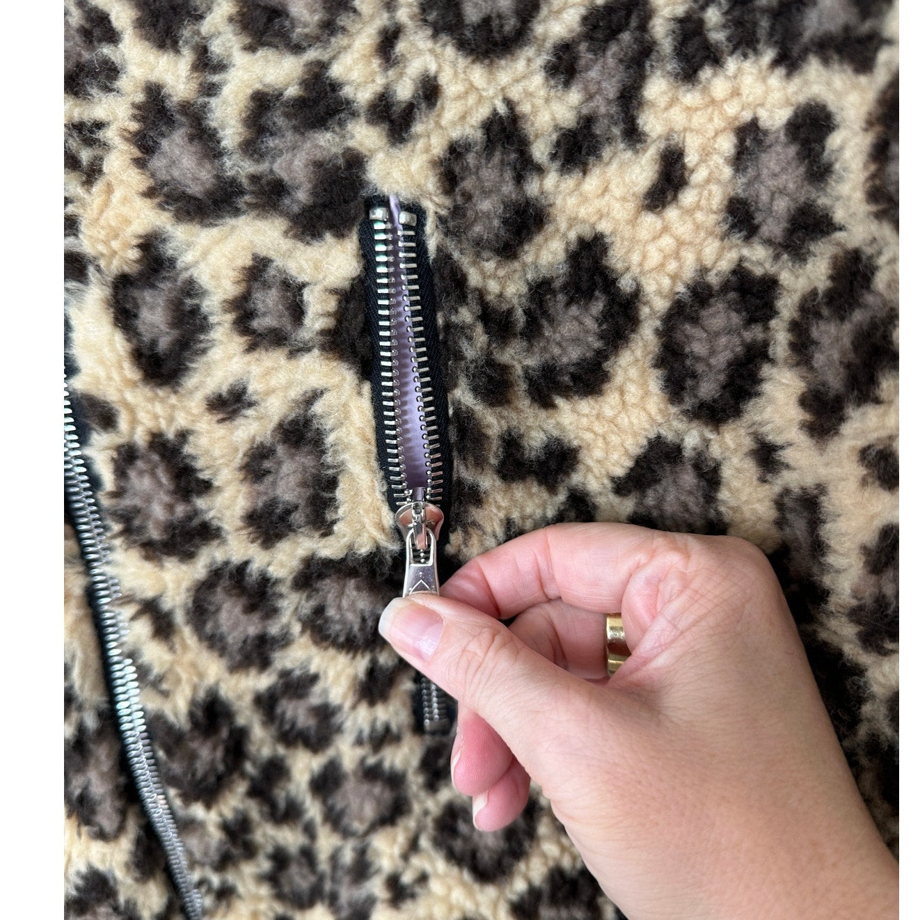NWT DUO LTD Zinko Beige & Black Cheetah Print Fuzzy Long Sleeve Jacket L
