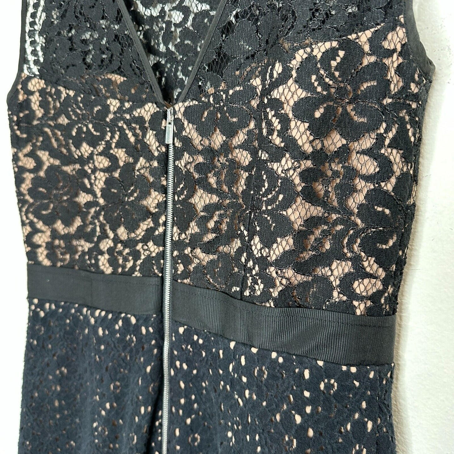 BCBGMAXAZRIA Black Lace Nude Lining Alice Dress Sleeveless Round-Neck Zip Back 2