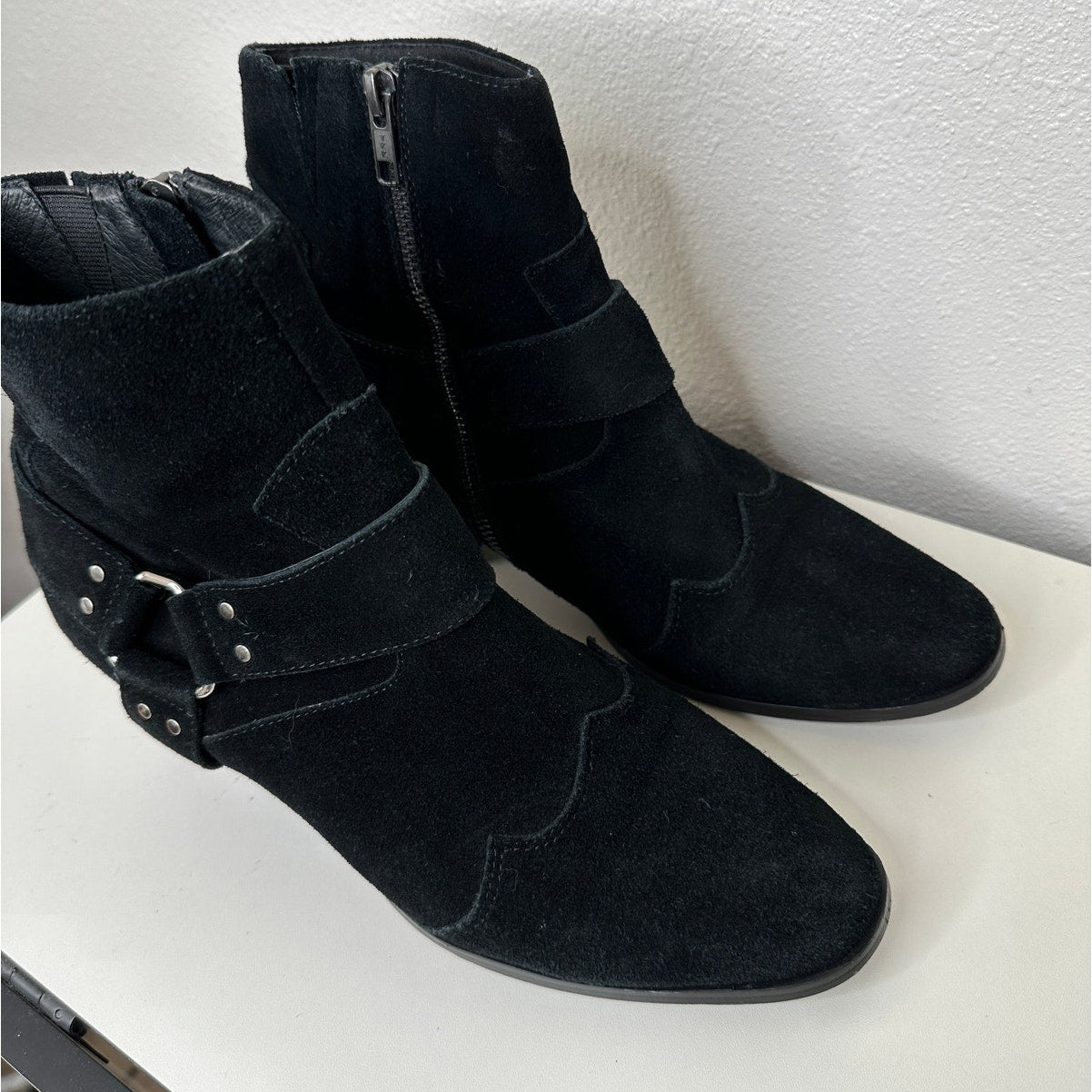 Caverley Black Suede Western Heeled Zip Ankle Boot Booties 39 / 8