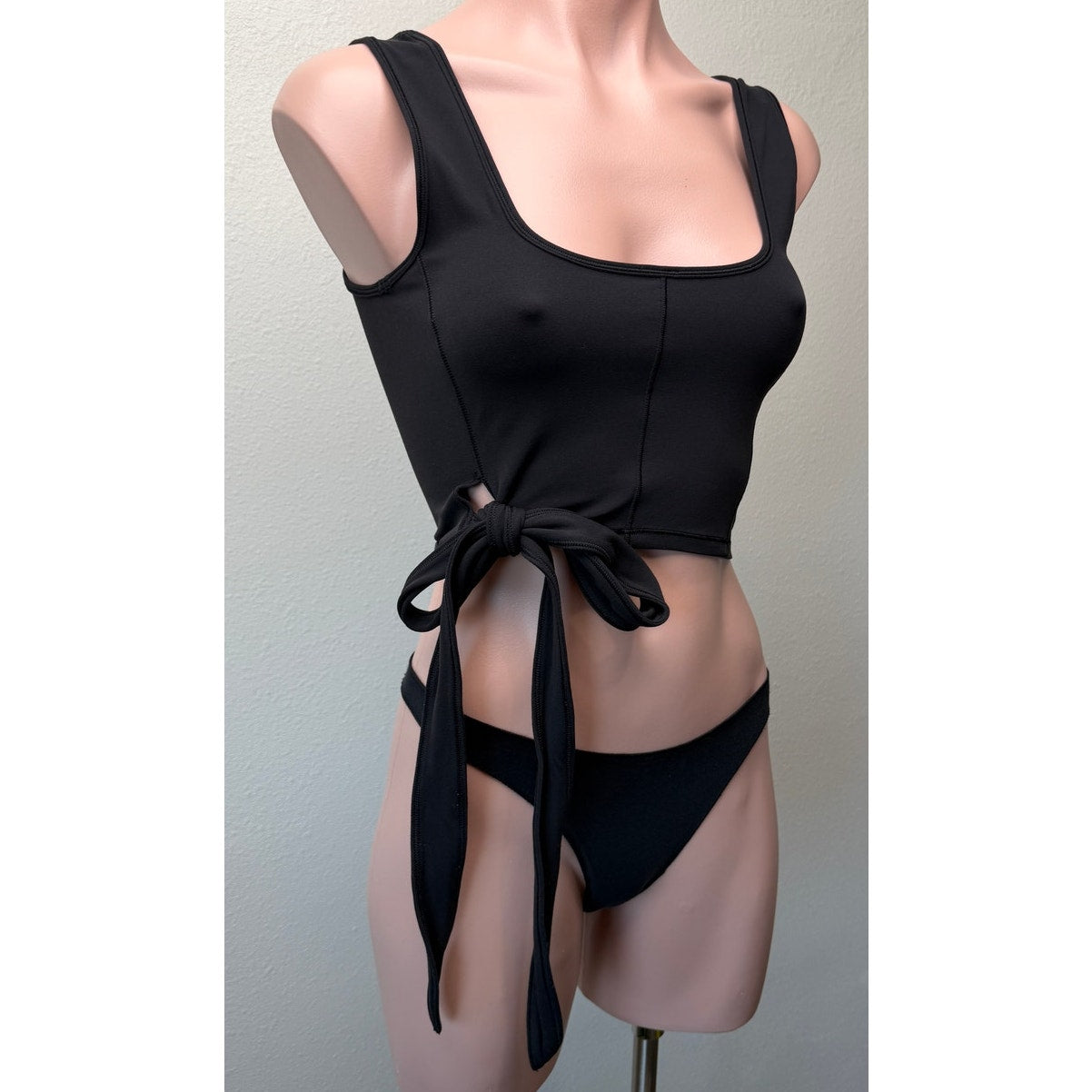 Lululemon Get Centred Crop Tank Black Women Size 2 Side Tie