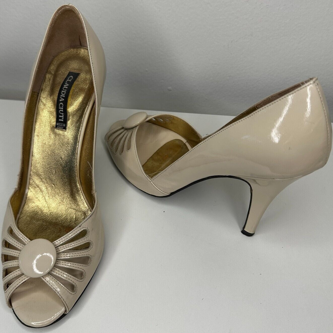 Claudia Ciuti Nude Cream Patent Leather Open Toe Heels Center Button Cut Outs 8