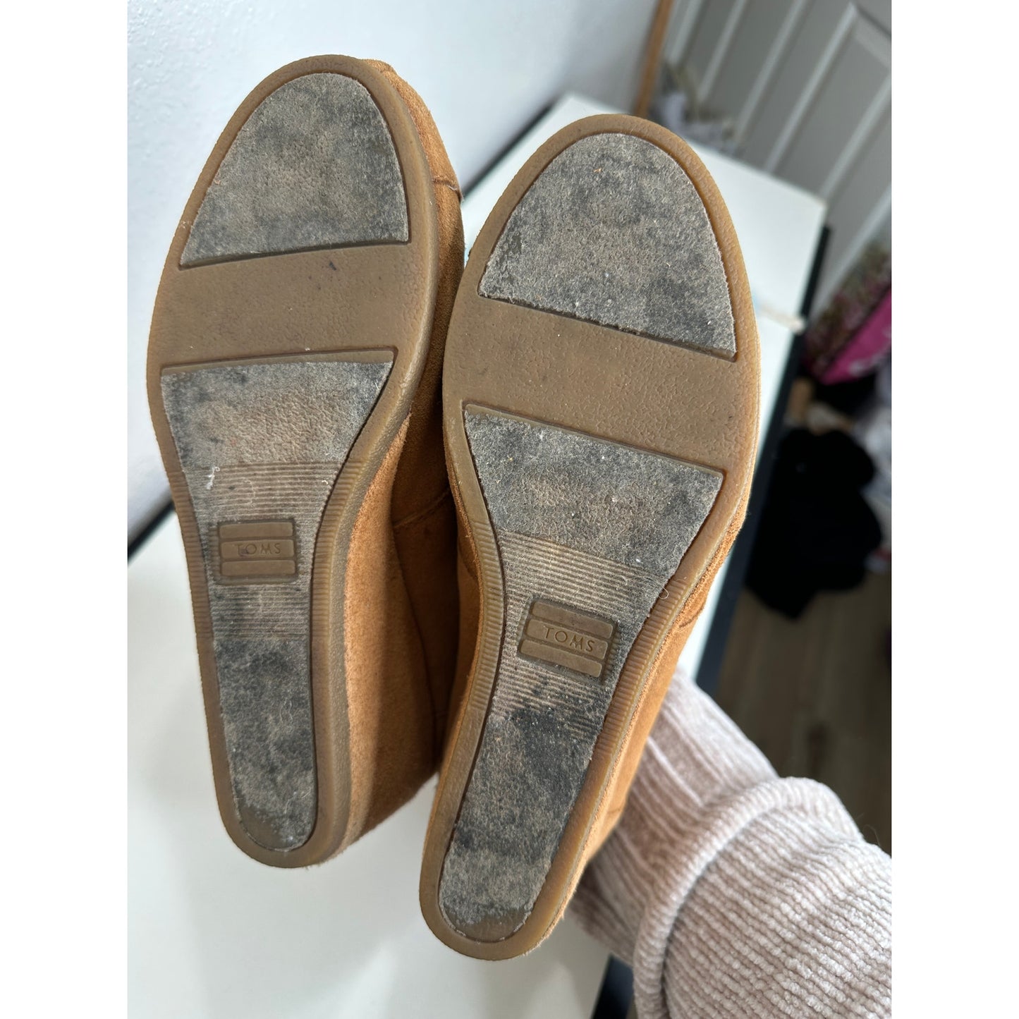 Toms Rust Brown Suede Camel Desert Pleated Toe Wedge Tie Booties 7