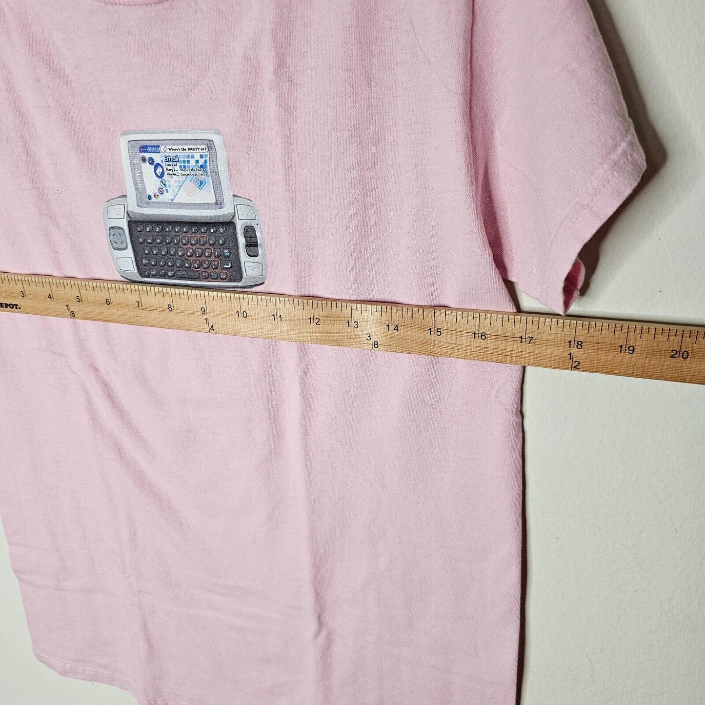 Pizzaslime Pink Signature Short Sleeve Crew Neck Tee Sidekick Phone Graphic SM