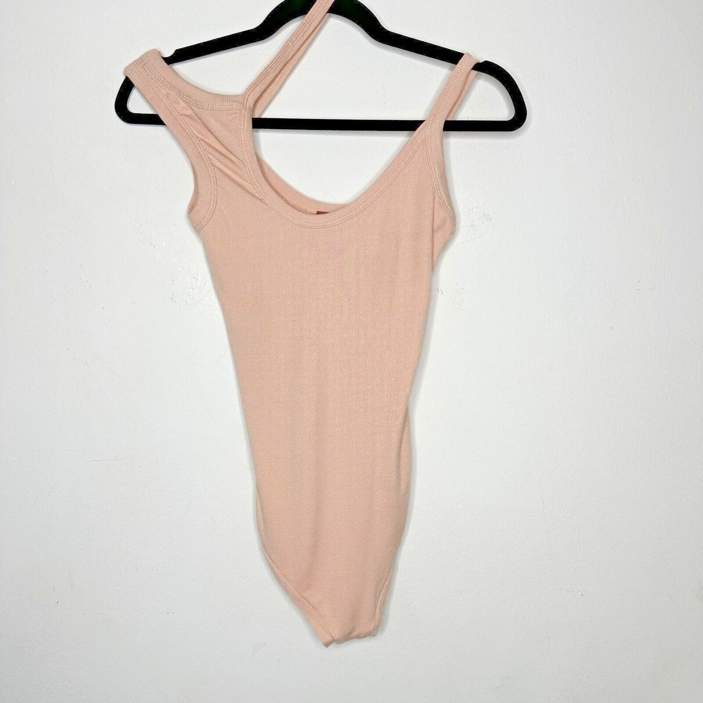 Alix NYC Tan Allen Asymetrical Scoop Neckline Sleeveless Ribbed Knit Bodysuit SM