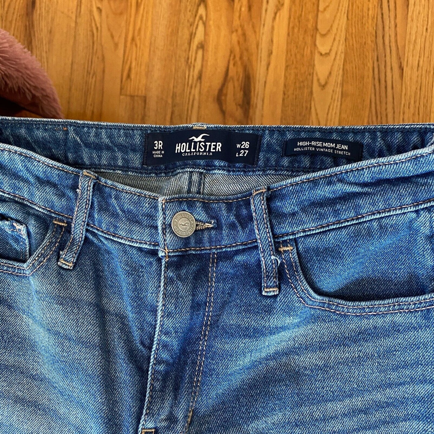 Hollister High Rise Mom Jeans Distressed Knees Frayed Hem Crop Denim Jean 26