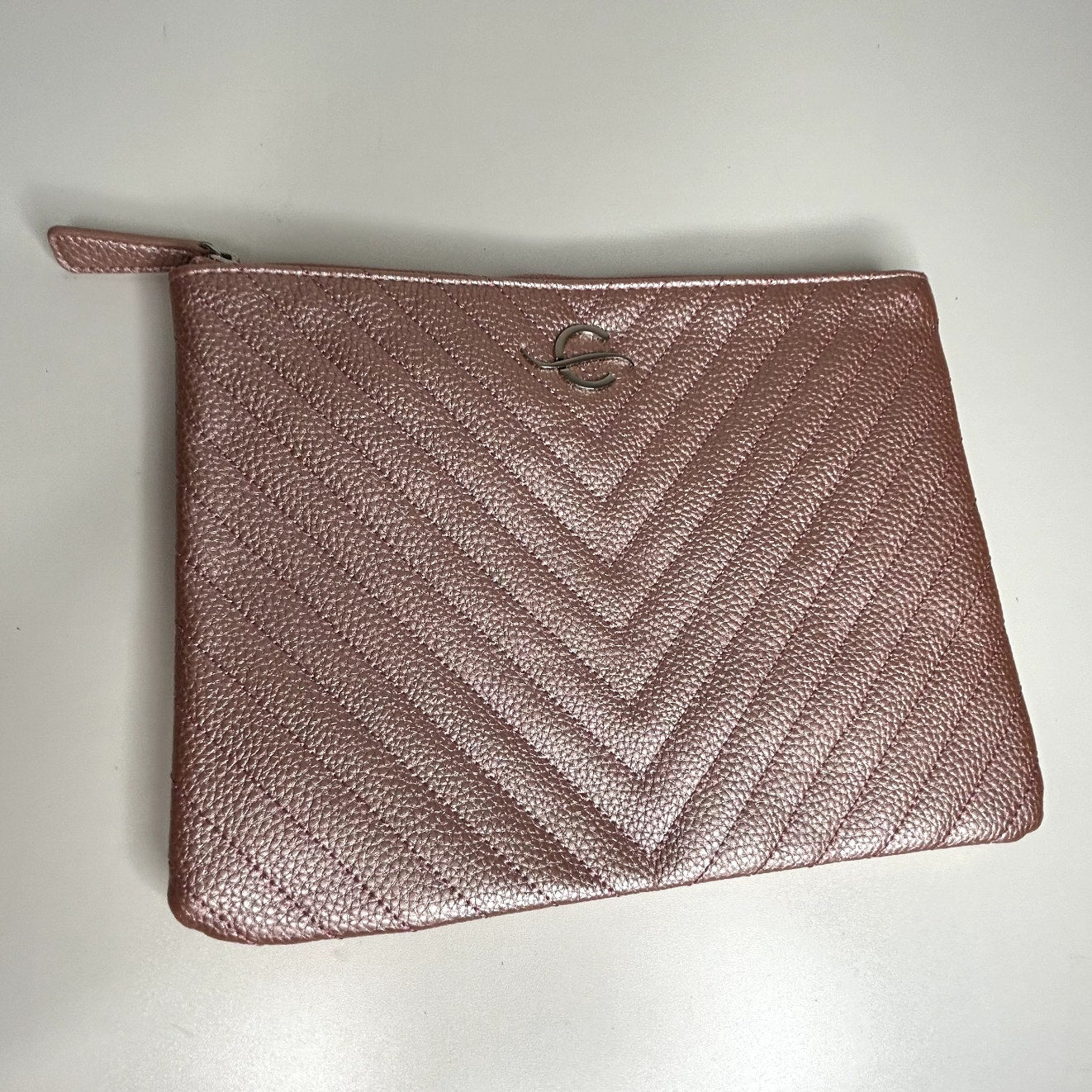 Chaviv by Violet Teriti Chic Metallic Pink Clutch Zip Close Chevron Design Purse