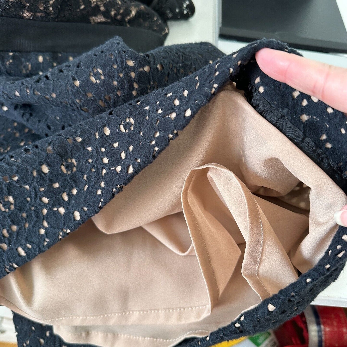 BCBGMAXAZRIA Black Lace Nude Lining Alice Dress Sleeveless Round-Neck Zip Back 2