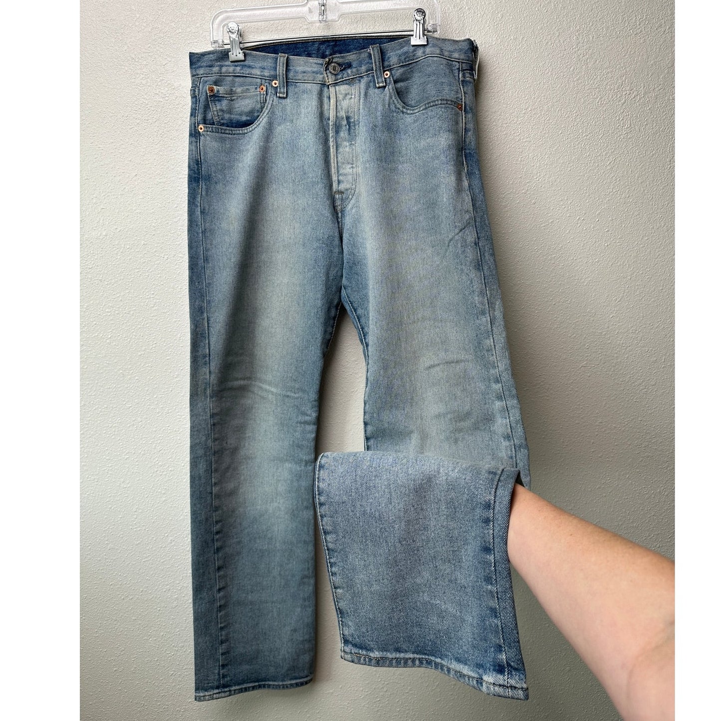Levi's 501 Original Fit Lightweight Jeans Medium Wash Men's 33x32