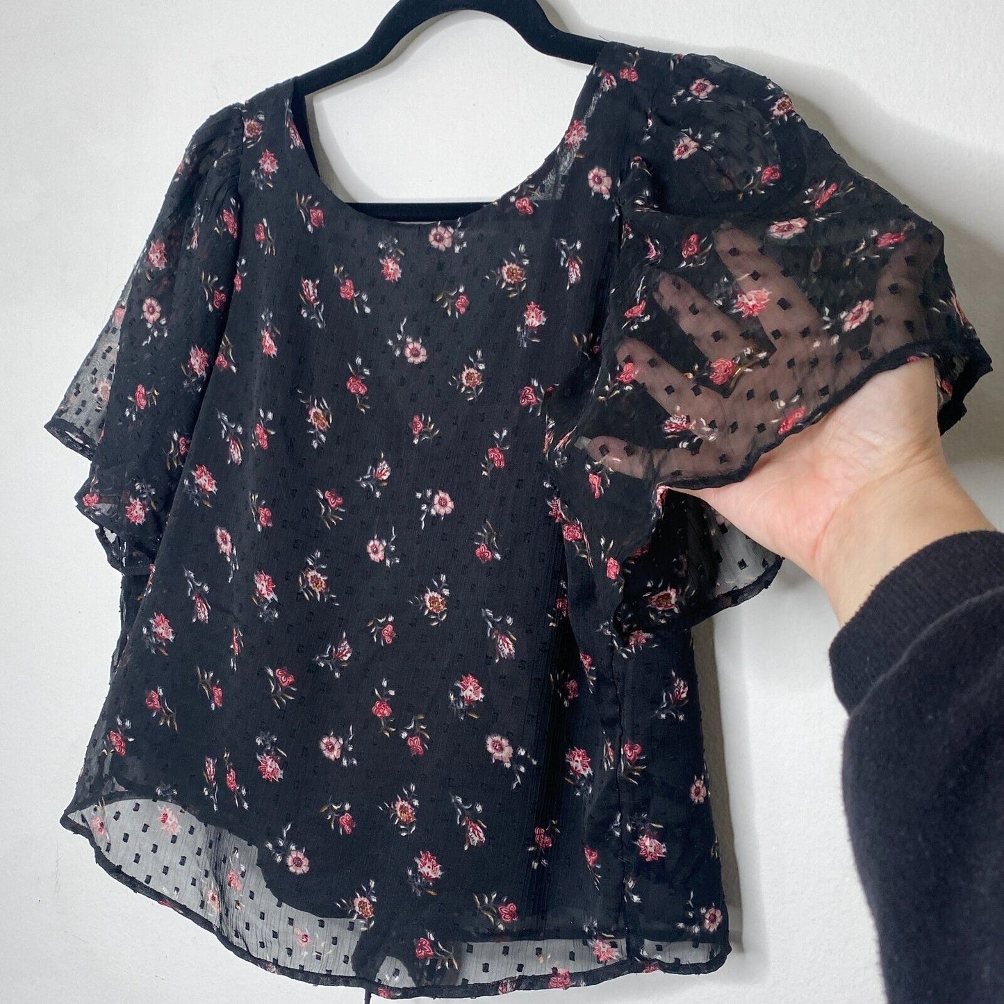 Loft Cute Black Floral Print Round Neck Short Sleeve V-Back With Ties Blouse XXS