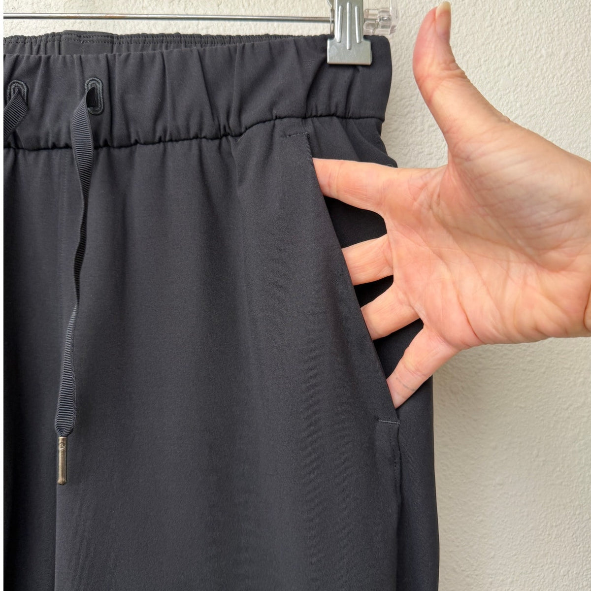 Lululemon On The Fly Jogger Black Drawstring Cuffed Pants Size 2