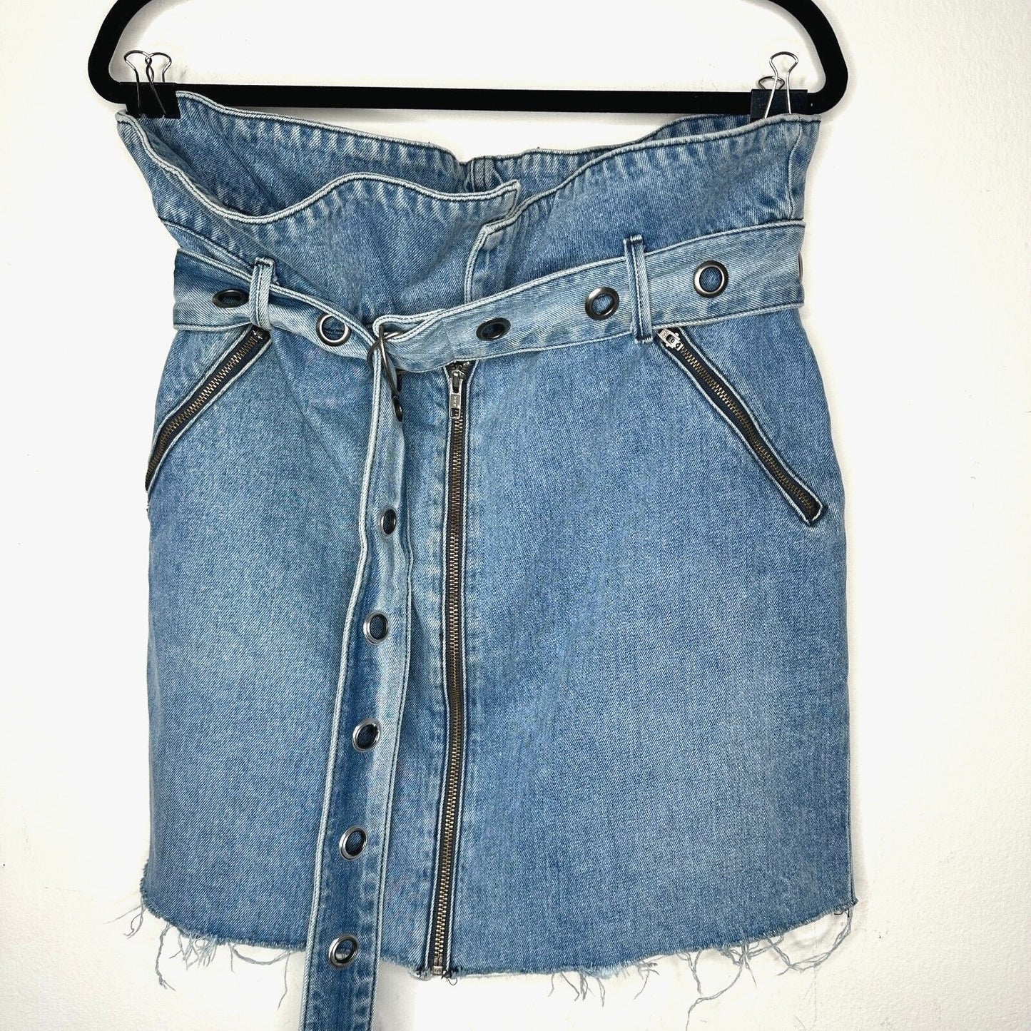 GRLFRND Ava Medium Blue Wash Zip Denim Skirt Grommet Belt Frayed Hem Paperbag 32