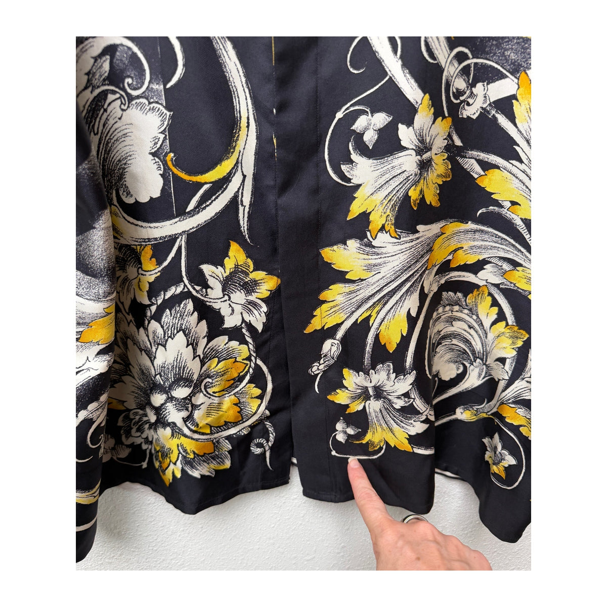 Vintage Gianni Versace Il Leone Barocco Lion Silk Shirt Black Yellow Men's XL