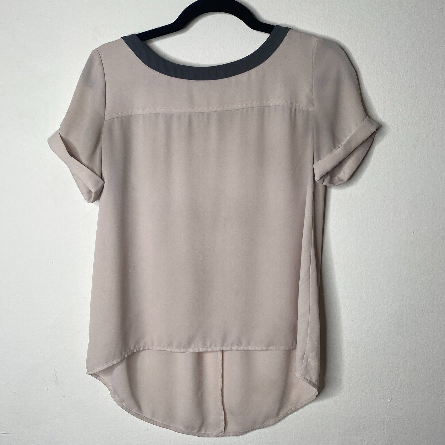 Loft Pinky Beige & Gray Collar Top Gathered Back Detail Cuffed Short Sleeves XSP