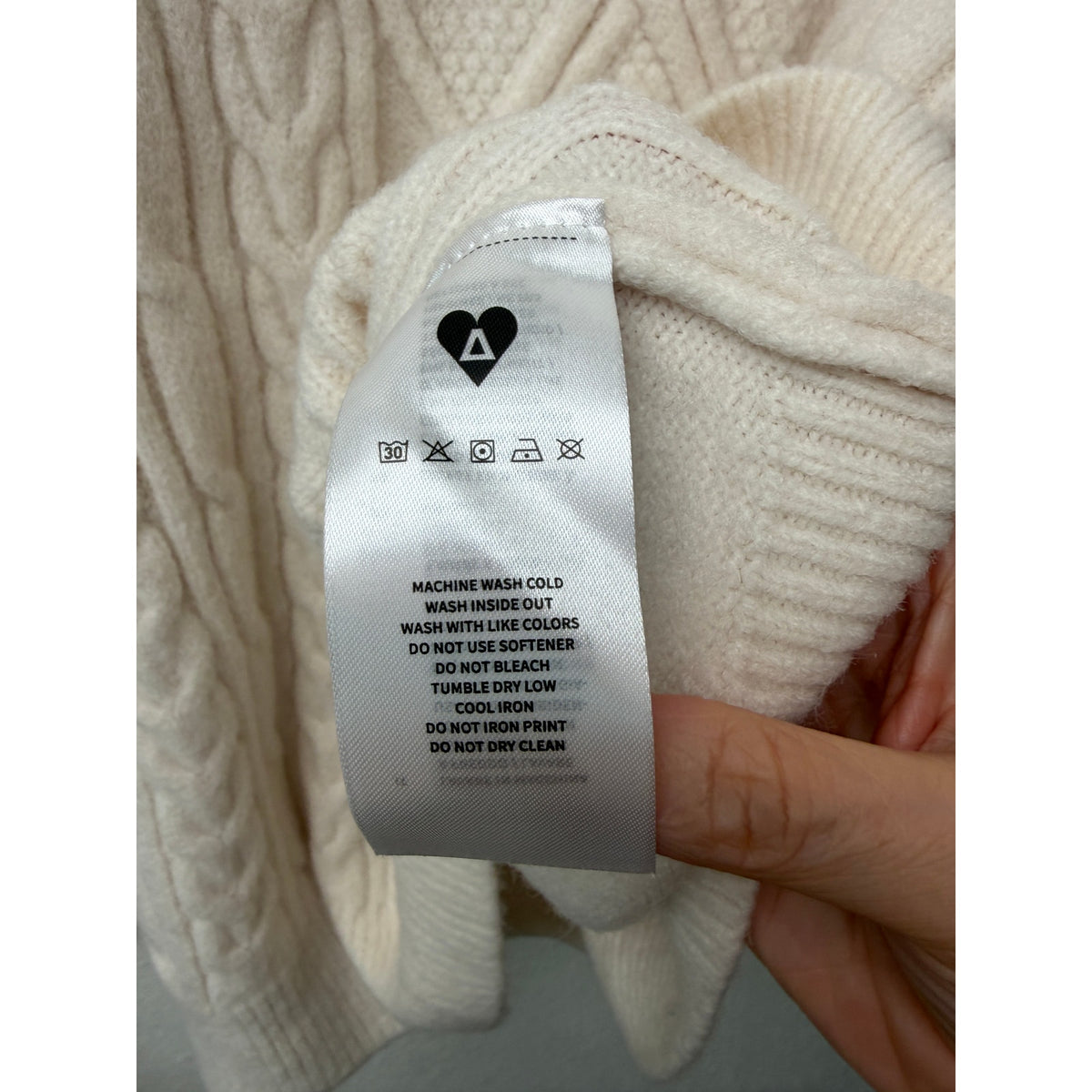 Aelfric Eden Cream Cable Knit Crewneck Sweater L