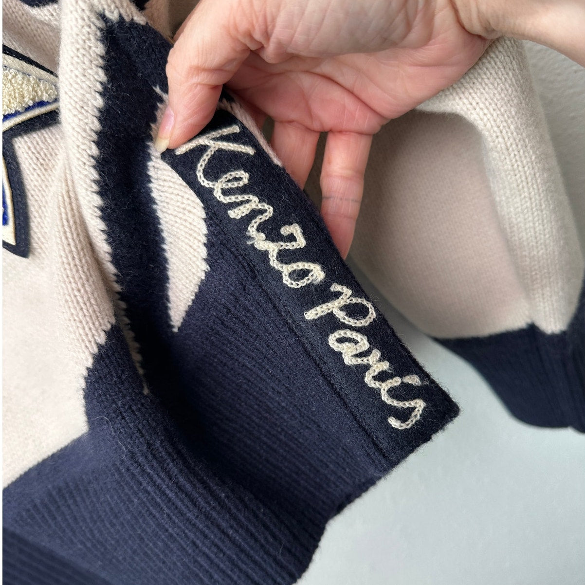KENZO Paris Tiger Graphic V-Neck Sweater Off White Navy Size M