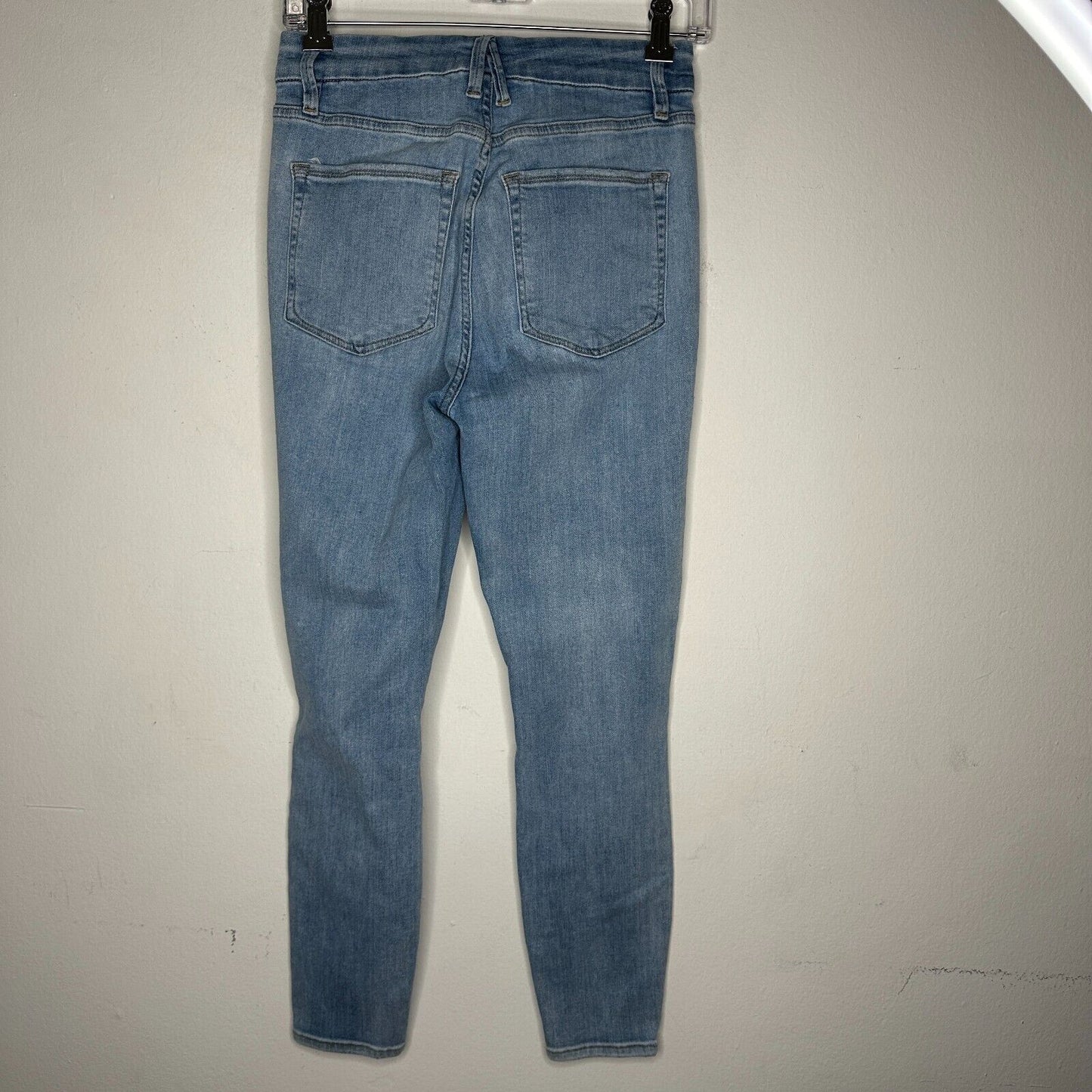 Good American Light Blue Med Wash Good Waist Crop Distressed Knee Jean 6 / 28