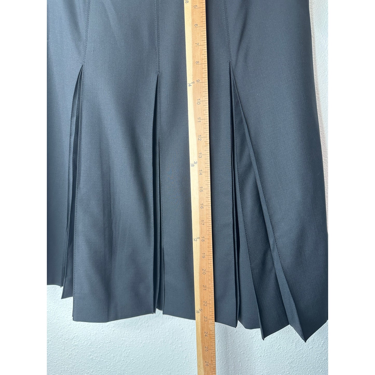 Burberry Black Pleated A-Line Skirt Side Zip Knee Length 23”
