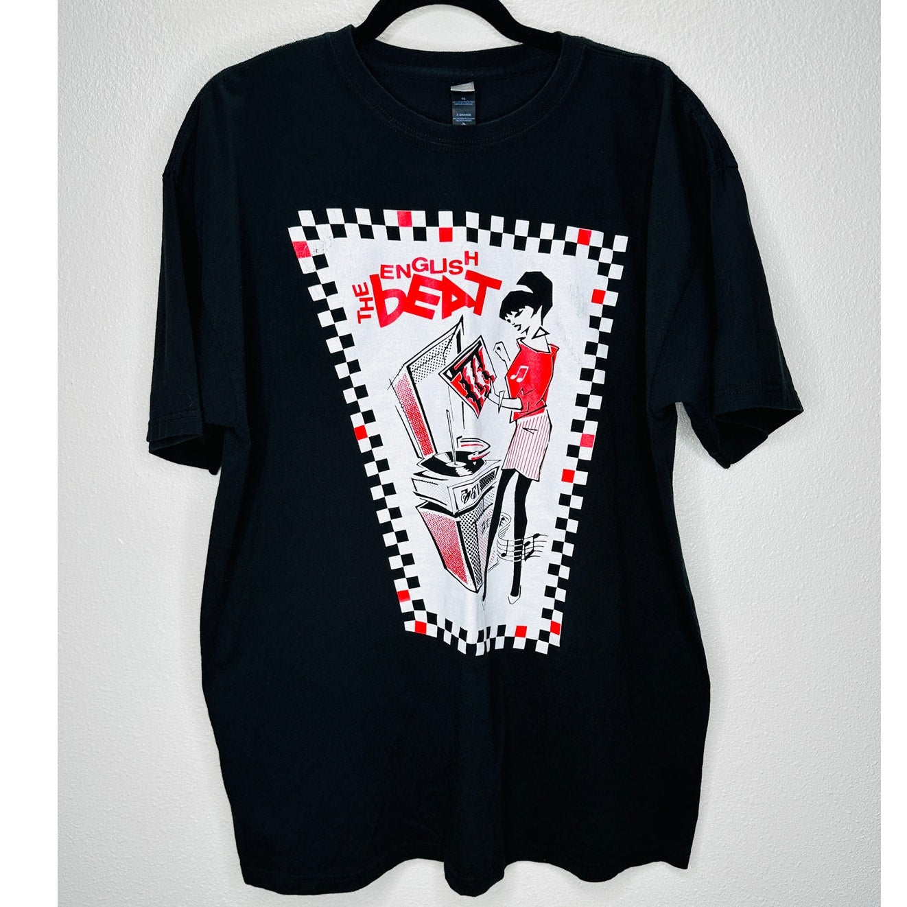 The English Beat Black Short Sleeve Black White Red Graphic Tee XL