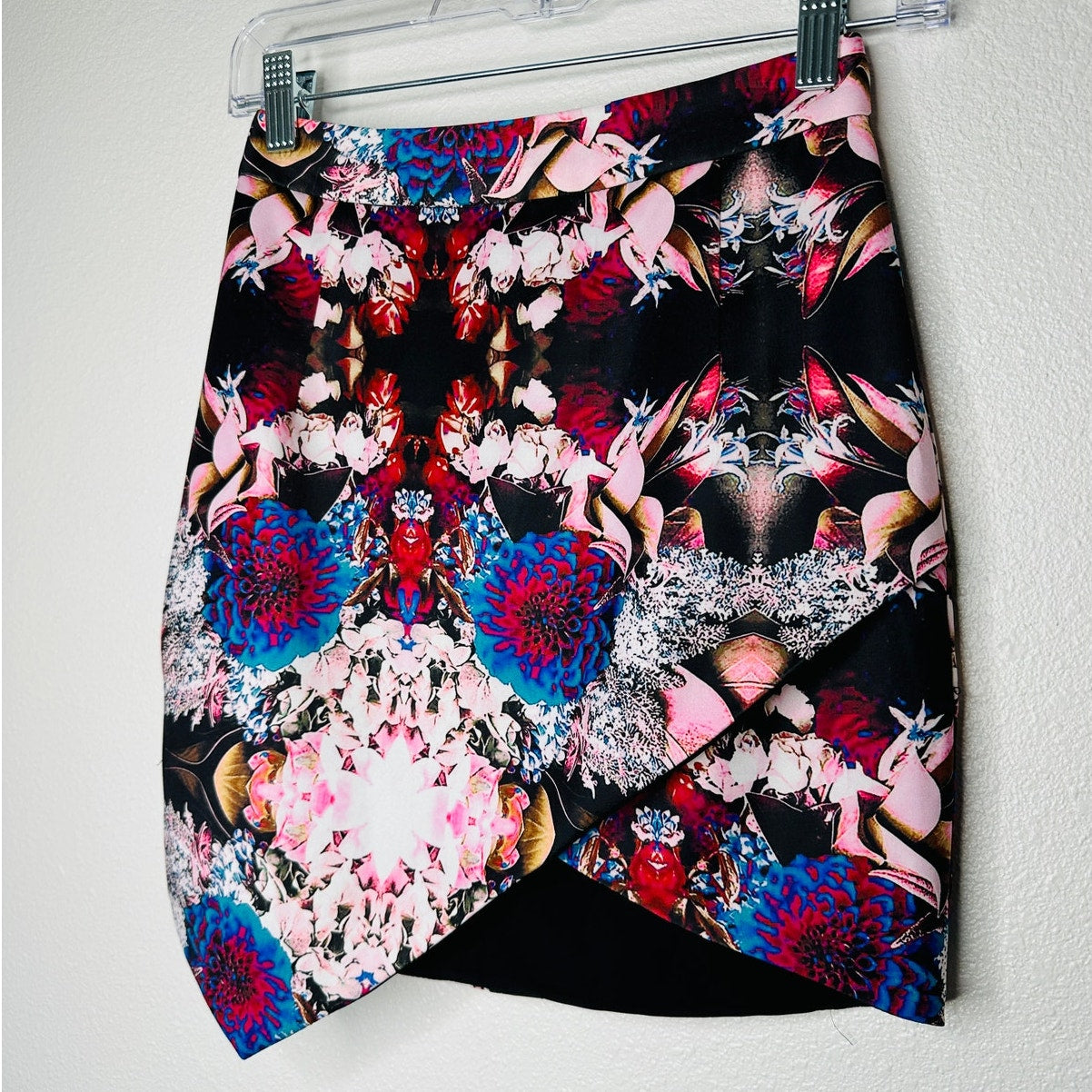 NWT Lovers + Friends Kaleidoscope Floral Asymmetrical Mini Skirt XS