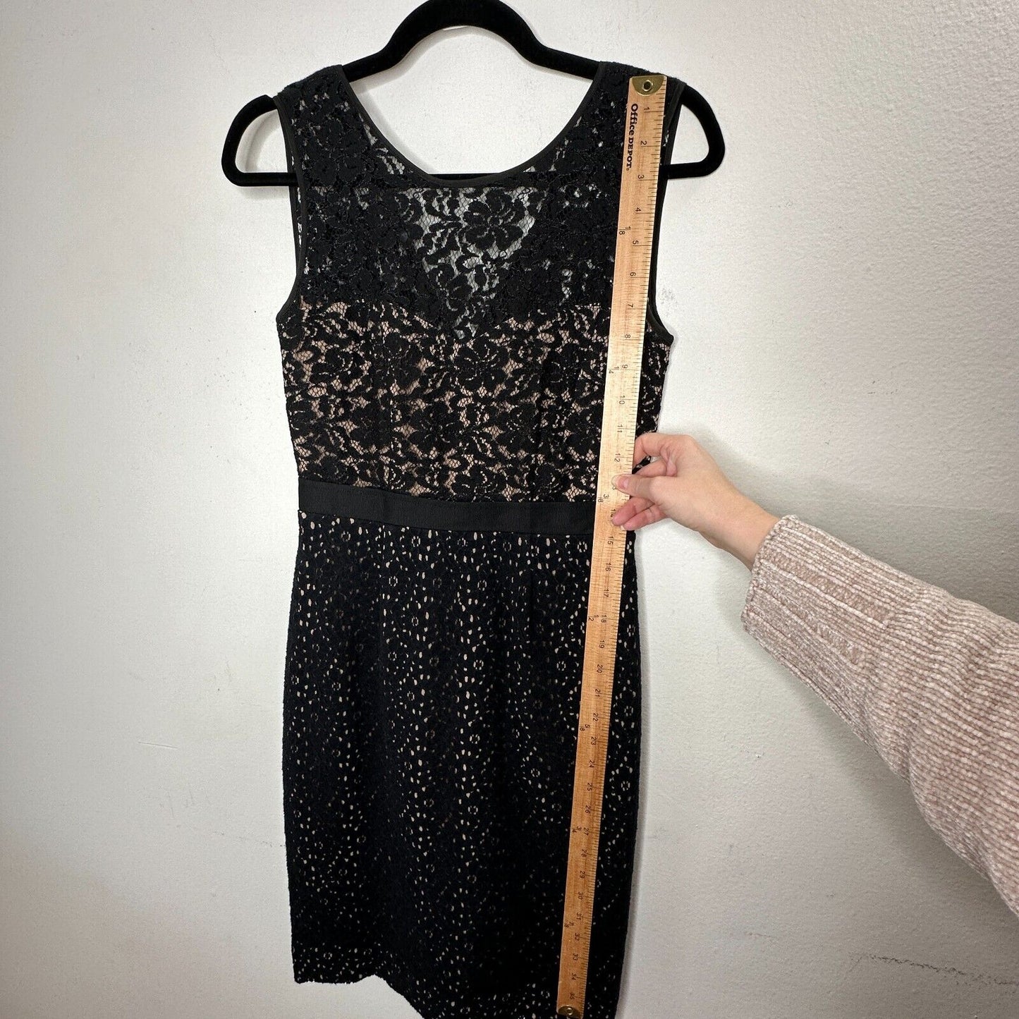 BCBGMAXAZRIA Black Lace Nude Lining Alice Dress Sleeveless Round-Neck Zip Back 2