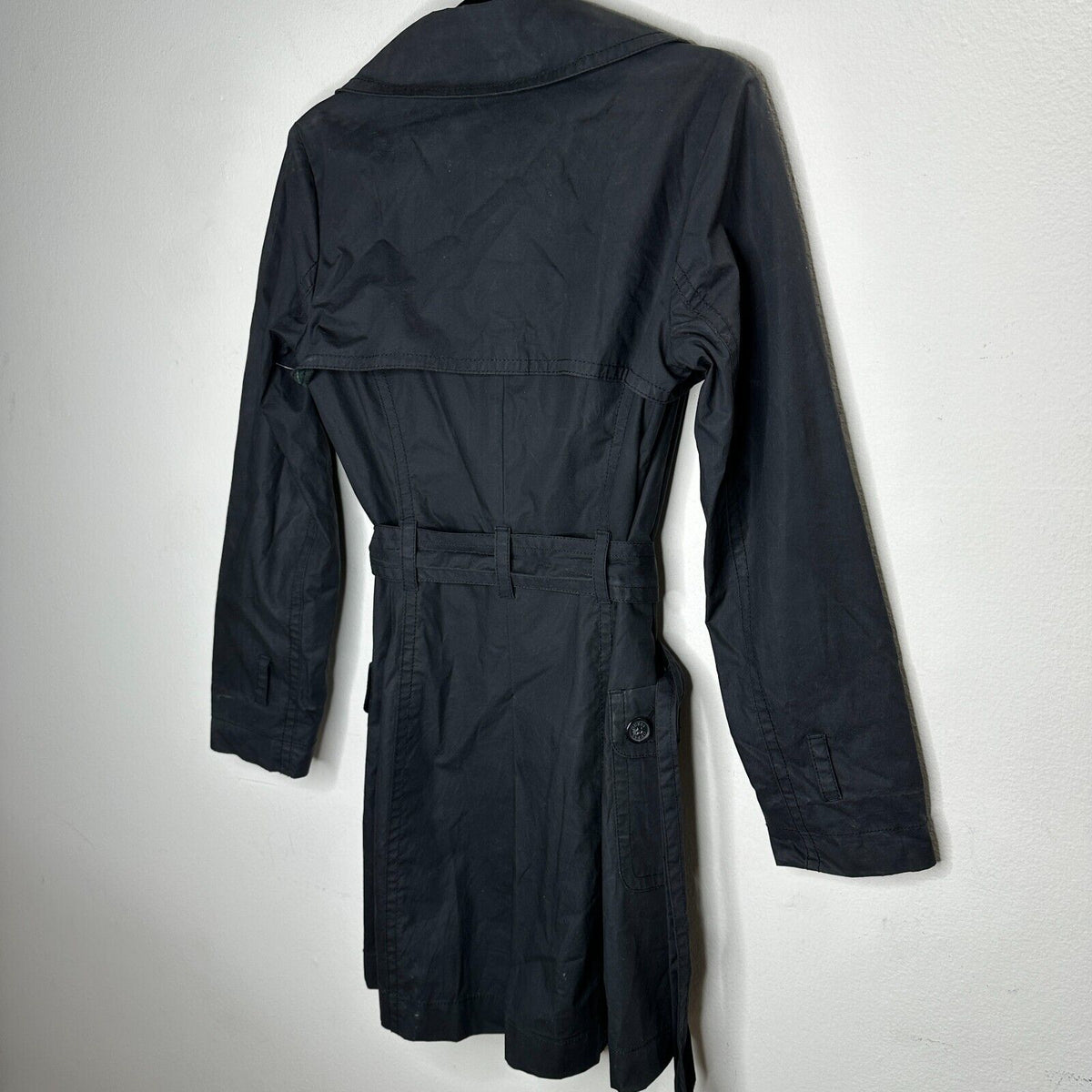 Guess Black Button Down Belted Trench Coat Navy and Green Plaid Interior M