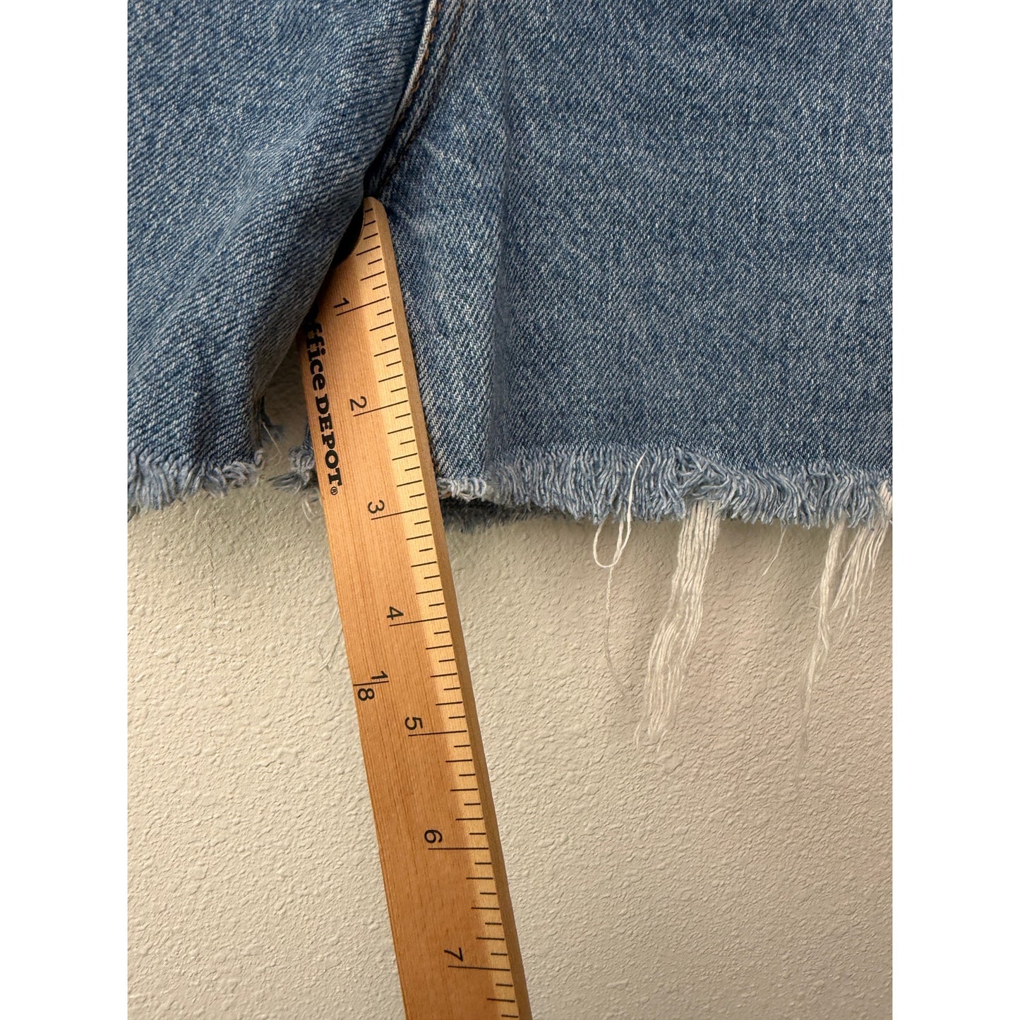 Calvin Klein Medium Wash Cutoff Shorts Womens 6 2/4