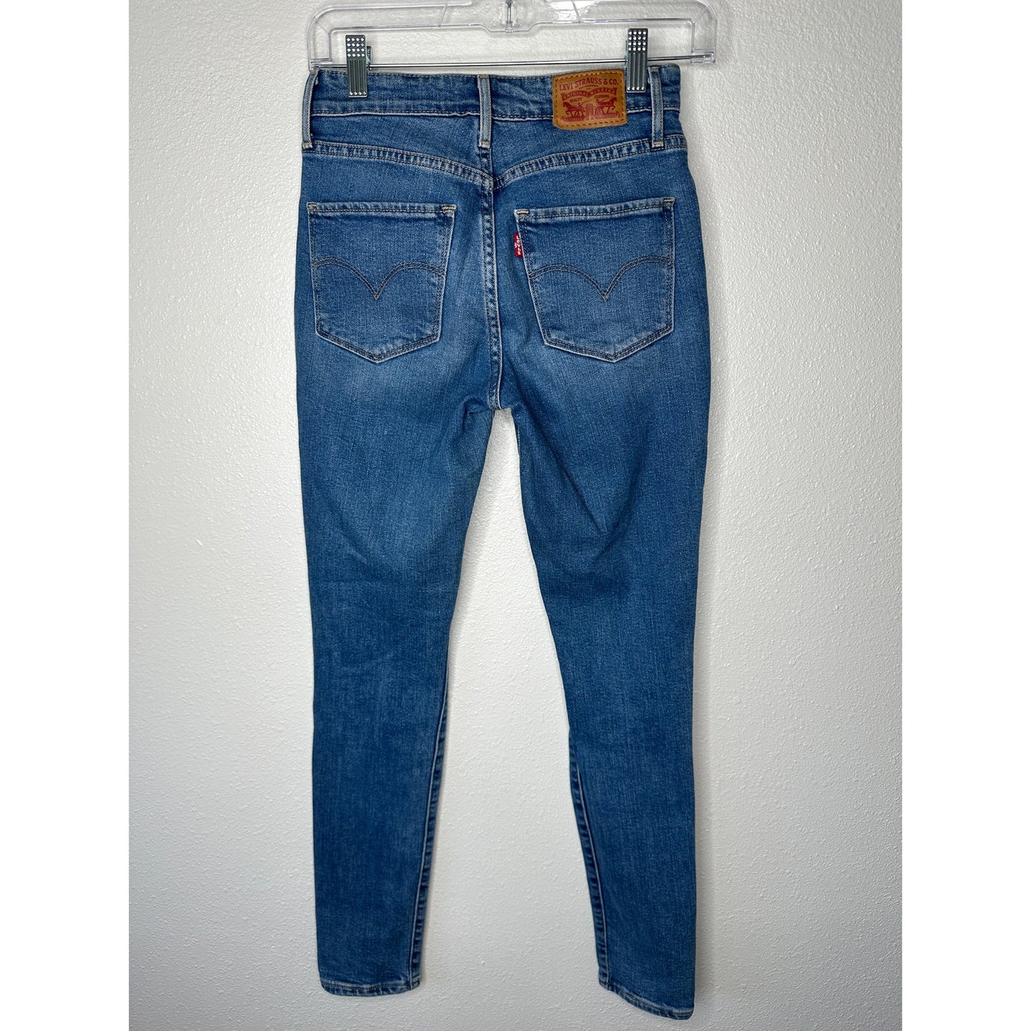 Levi’s 721 High Rise Skinny Jeans Size 25 Distressed Knees