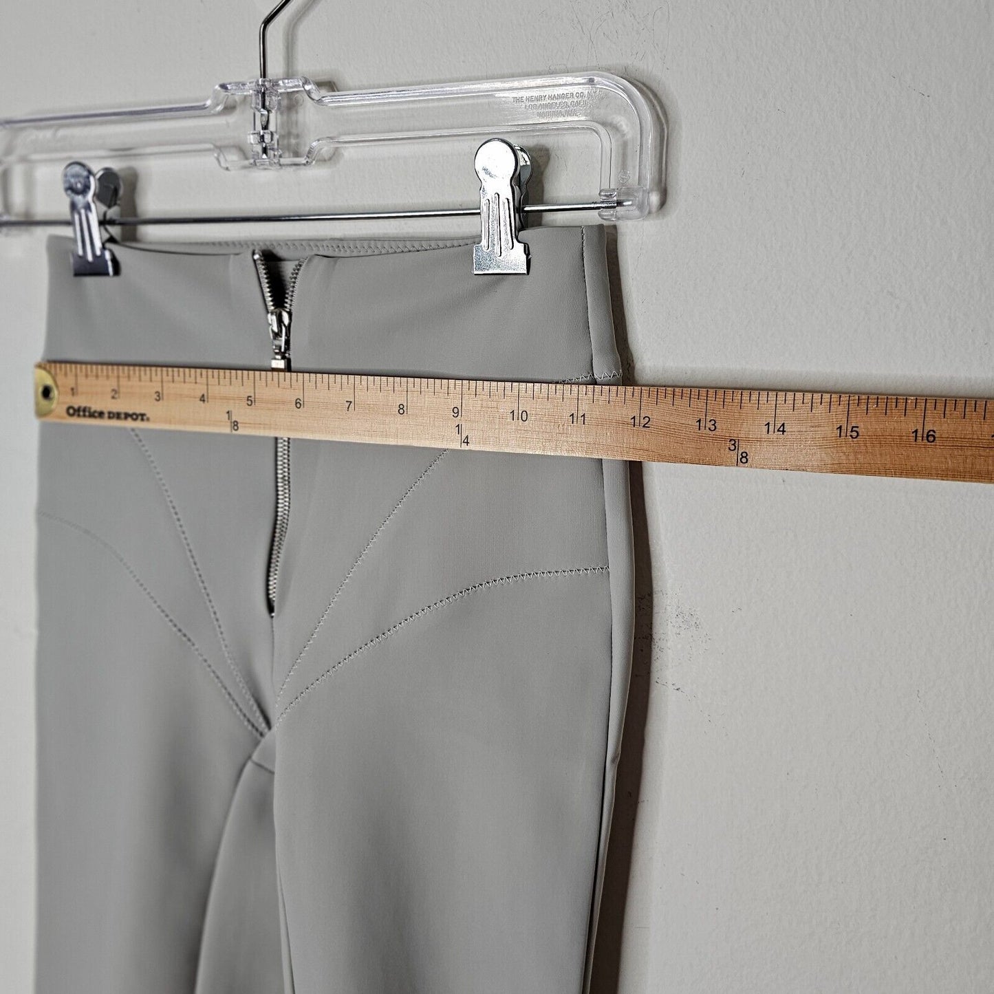NWOT RARE Daisy Gray Taupe Zip-Up Front Stitch Design Leggings Nylon Spandex S