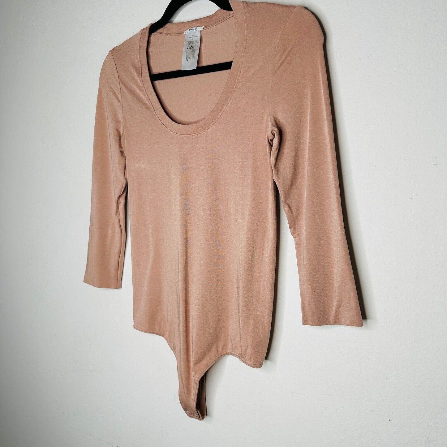 Wolford Tan Beige 3/4 Sleeve Banded Scoop Neck Thong Bodysuit Medium