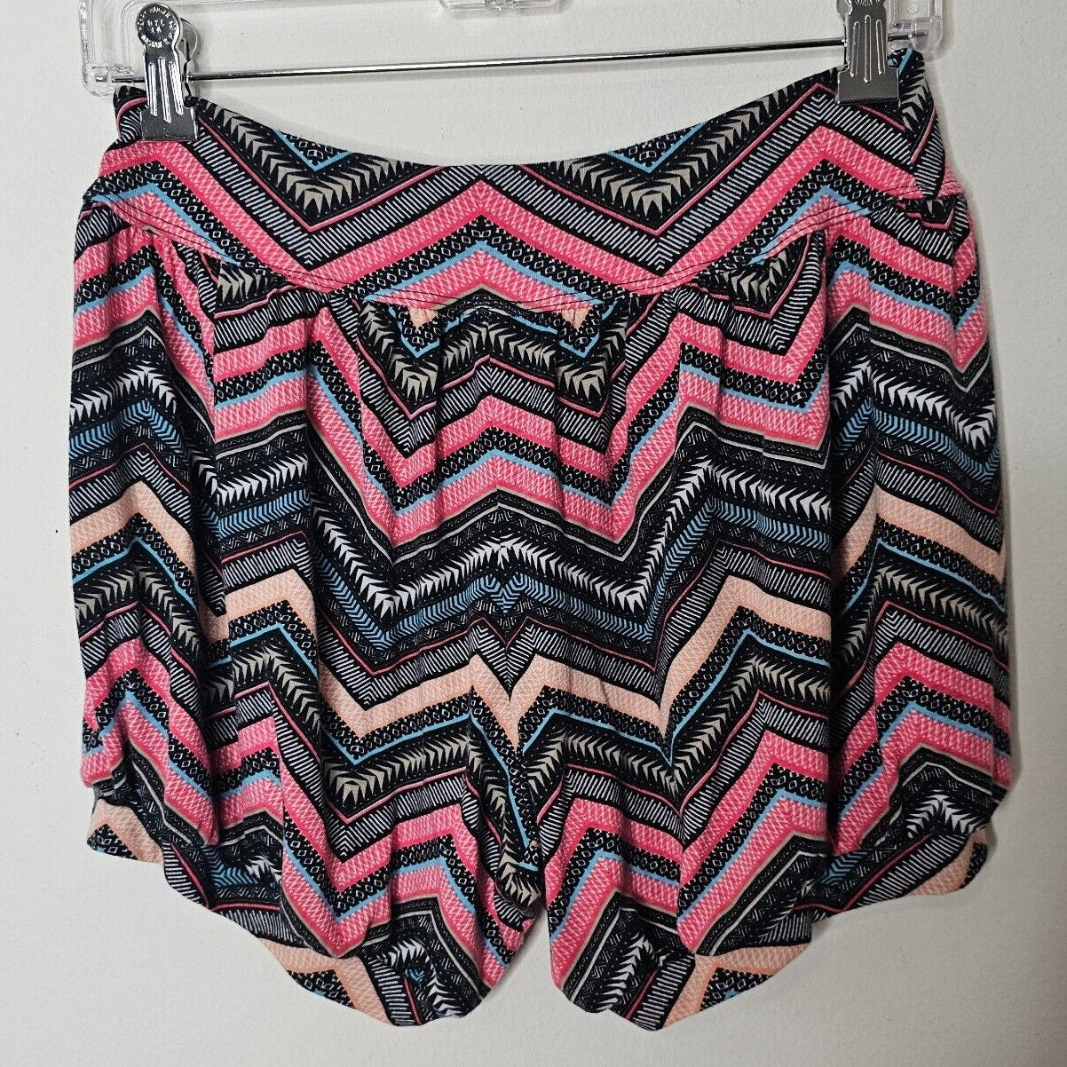 Namastday Black Pink and Blue Chevron Loose Fit Knit Short Wide Waist Banded Hem