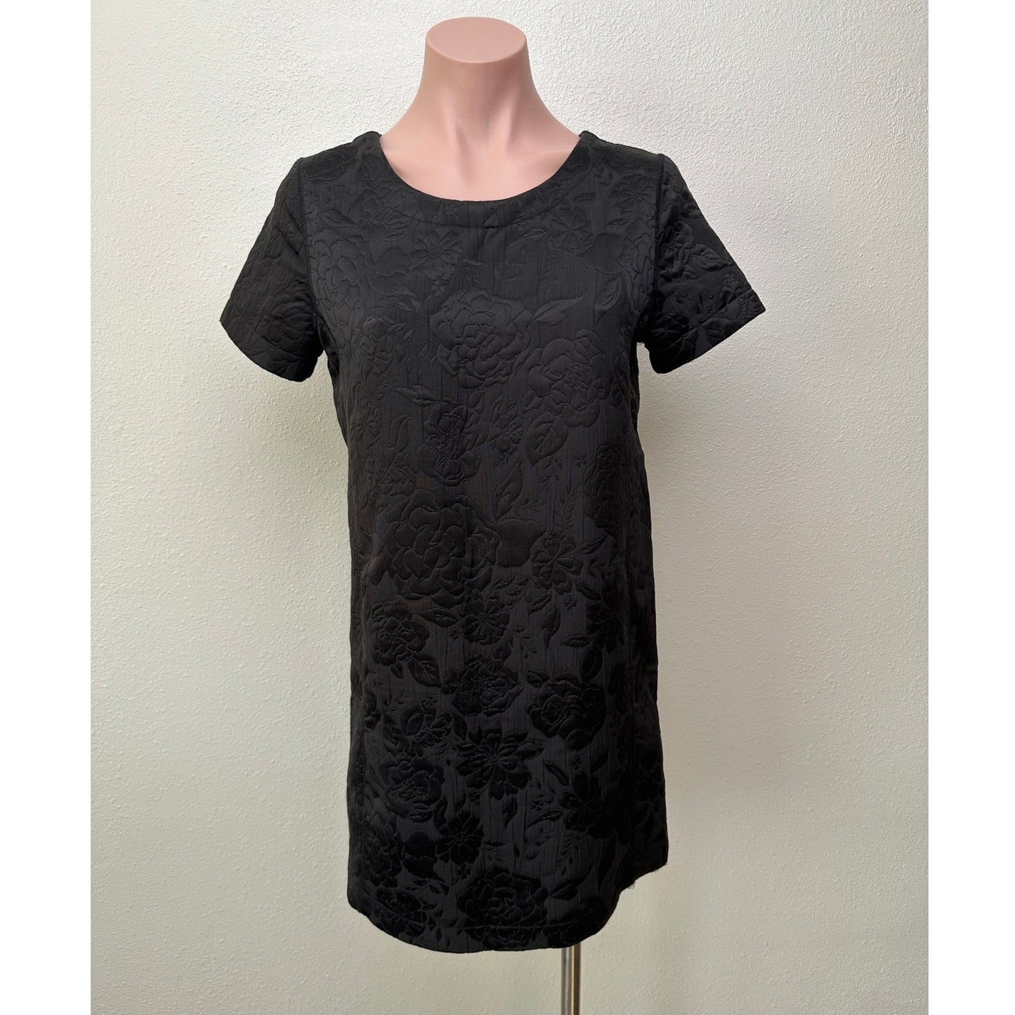 Silence and Noise Women’s Black Floral Jacquard Mini Dress US S Short Sleeve